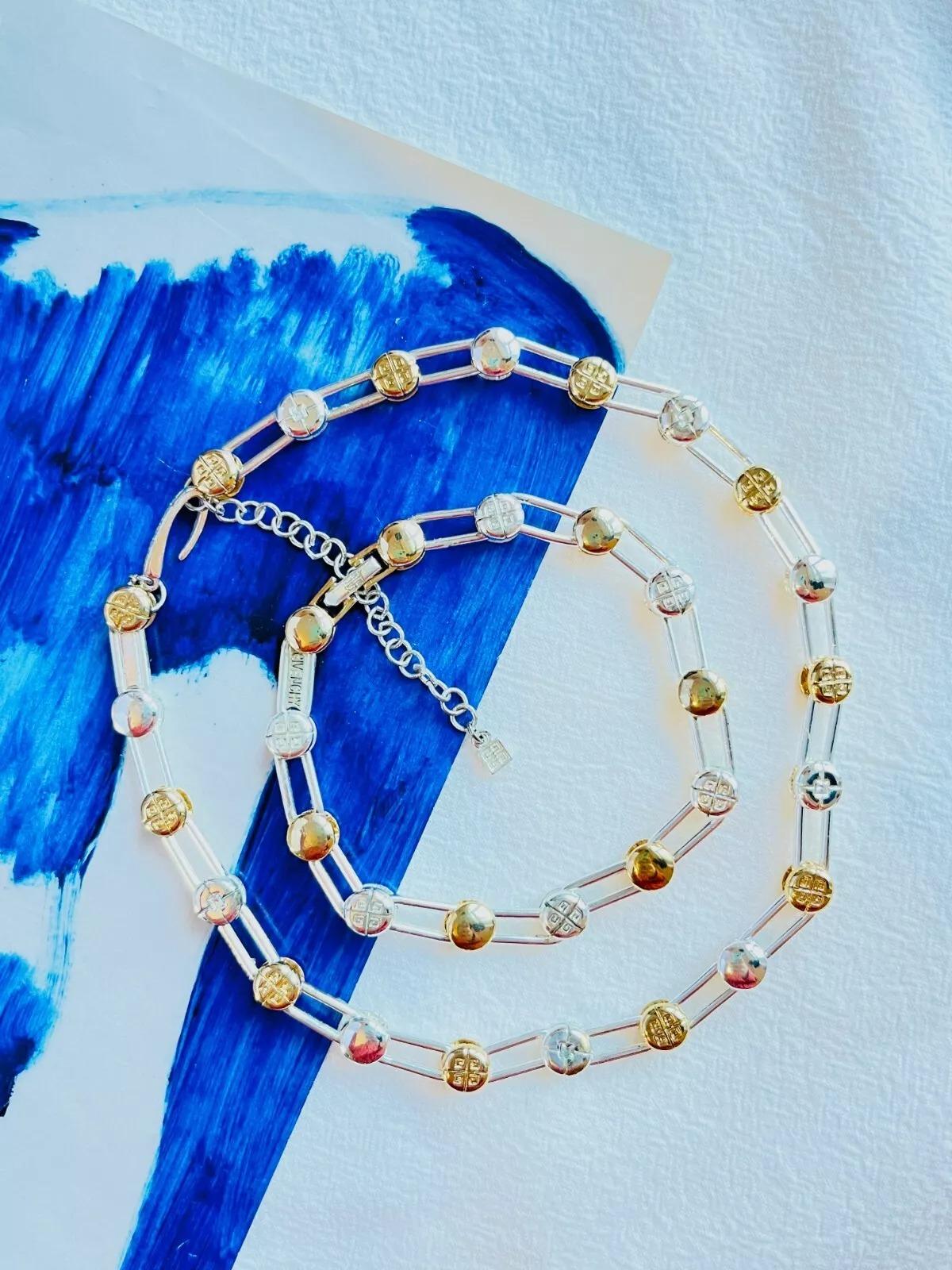 Givenchy Vintage Iconic 4G Logo Monogram Interlocked Linked 2 Set, Silber Gold (Art déco) im Angebot