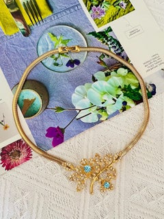 Collier Givenchy Vintage Iconic en or, grand modèle, bleu aqua, avec motif de feuilles, fleurs et serpent