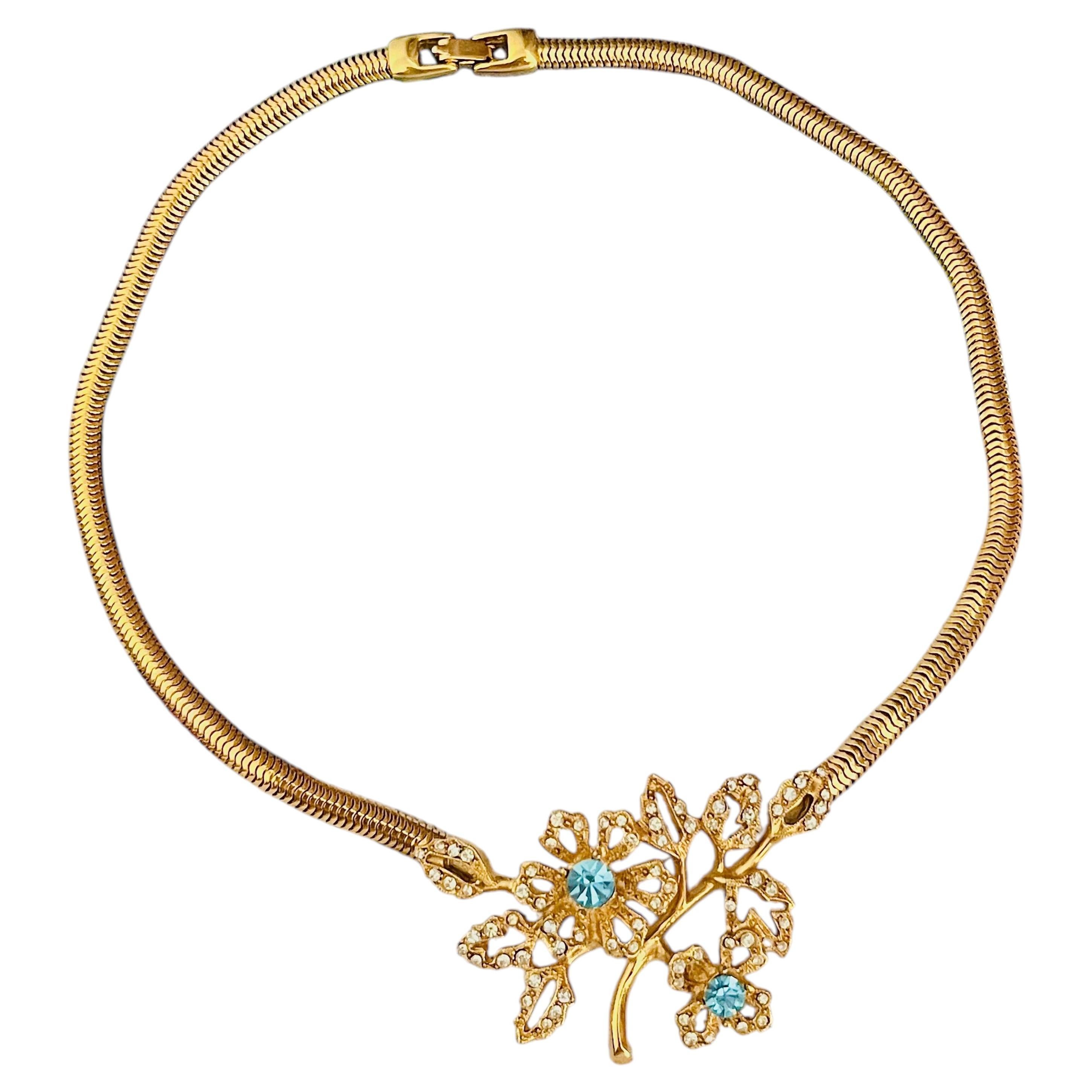 Collar grande de Givenchy Vintage, con diseño icónico dorado, en azul aguamarina, con hojas, flores y serpientes entrelazadas en venta