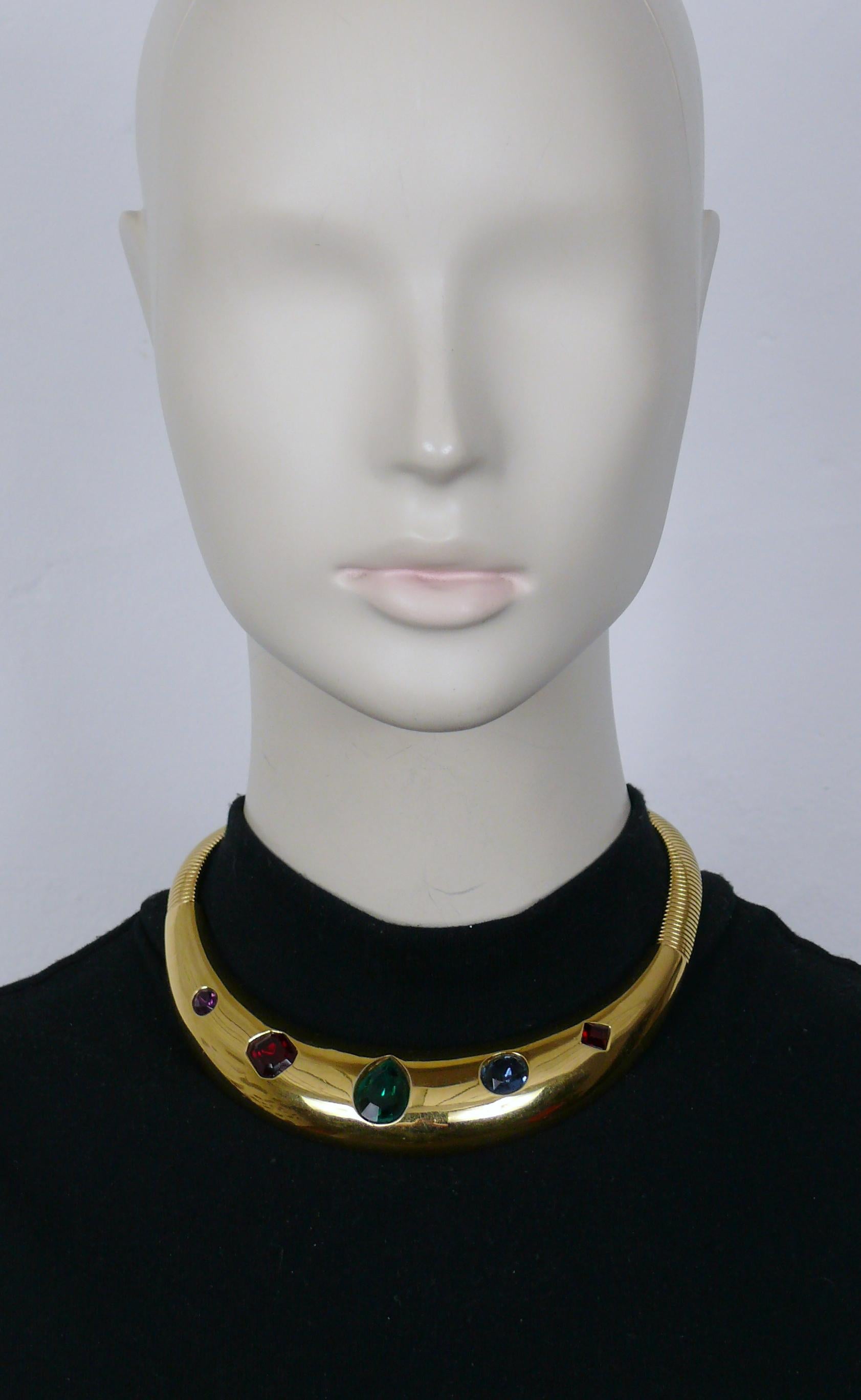 GIVENCHY gold tone collar necklace embellished with multicolor crystals.

Fold over clasp closure.

Embossed GIVENCHY Paris New-York on the clasp.

Indicative measurements : inner circumference approx. 37.70 cm (14.84 inches) / max. width approx.