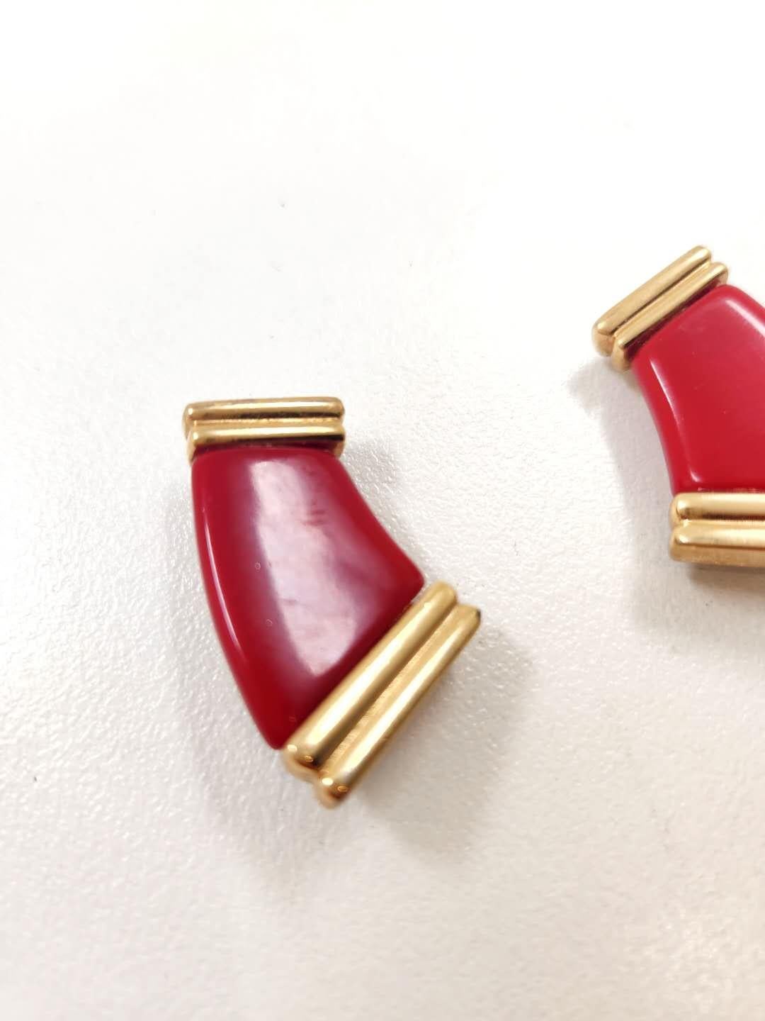 Givenchy Vintage Jumbo Oversized Pearl Gold Drop Clips Earrings Pour femmes en vente