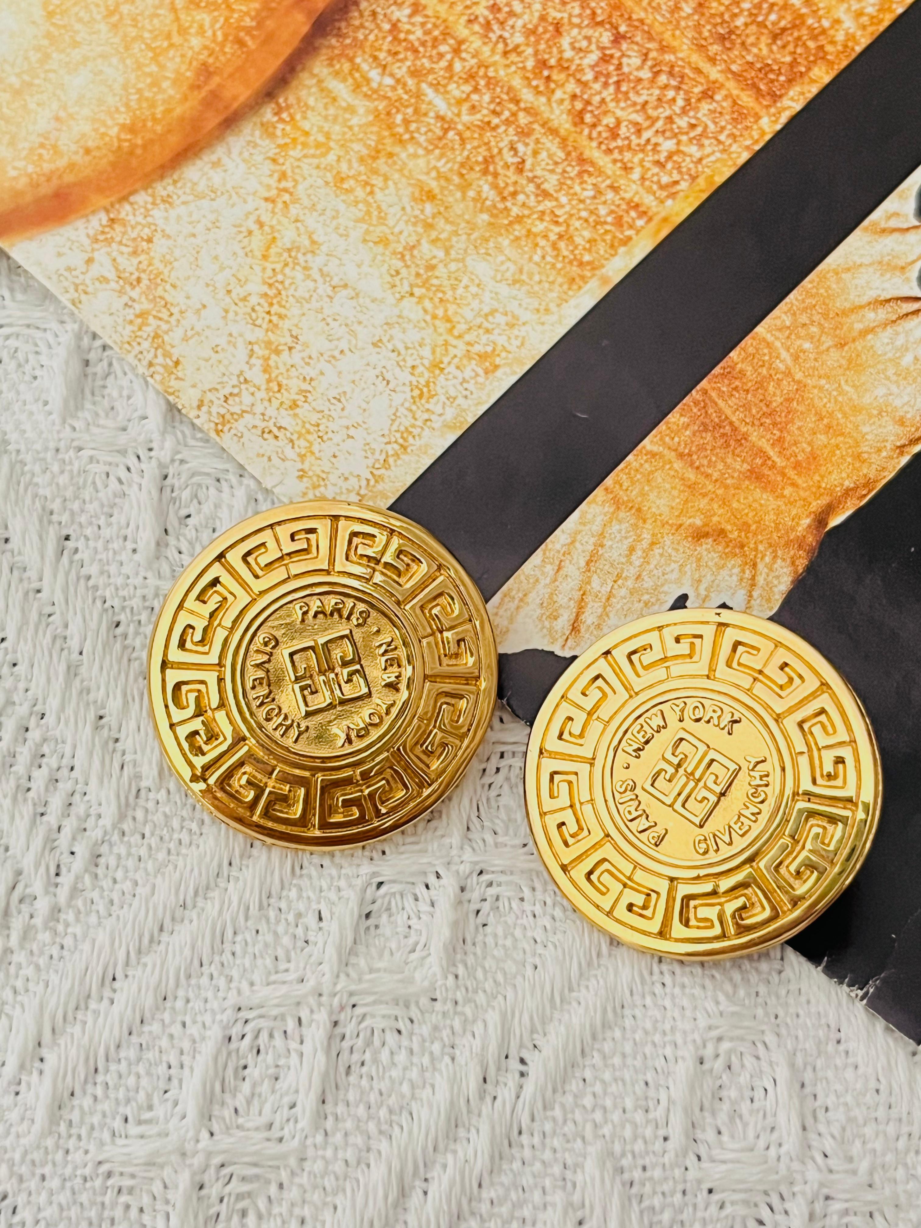 Givenchy Vintage Large 4G Logo Monogram Relief Medallion Button Clip Earrings In Excellent Condition For Sale In Wokingham, England