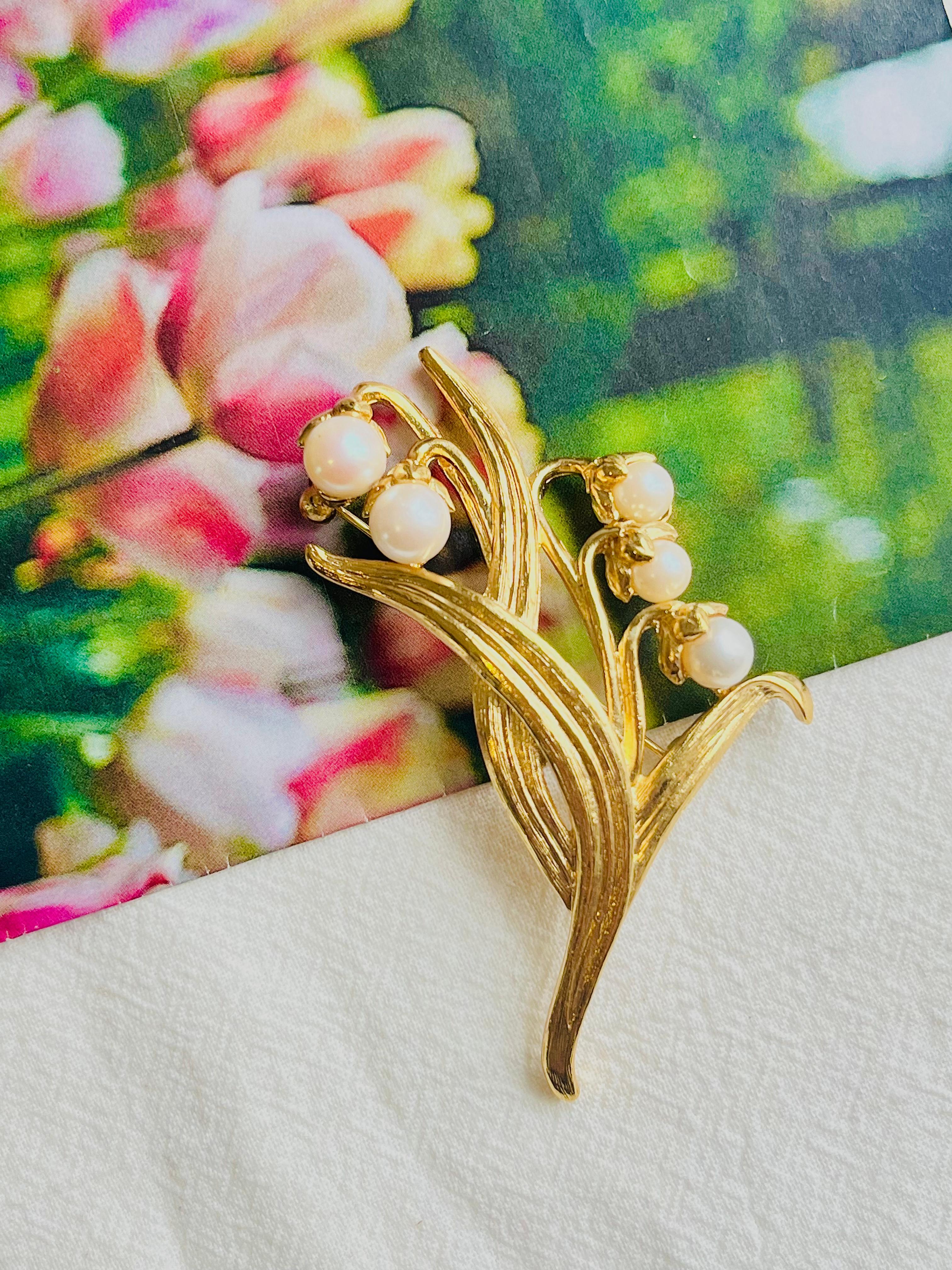 Givenchy Vintage Large Lily Of The Valley White Pearls Bell Flower Leaf Brooch In Excellent Condition In Wokingham, England
