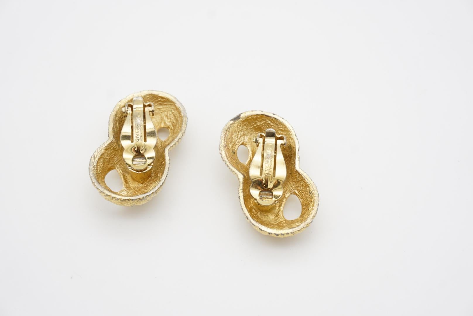 Givenchy Vintage Large Logo Monogram Chunky Peanut Retro Gold Clip Earrings For Sale 8