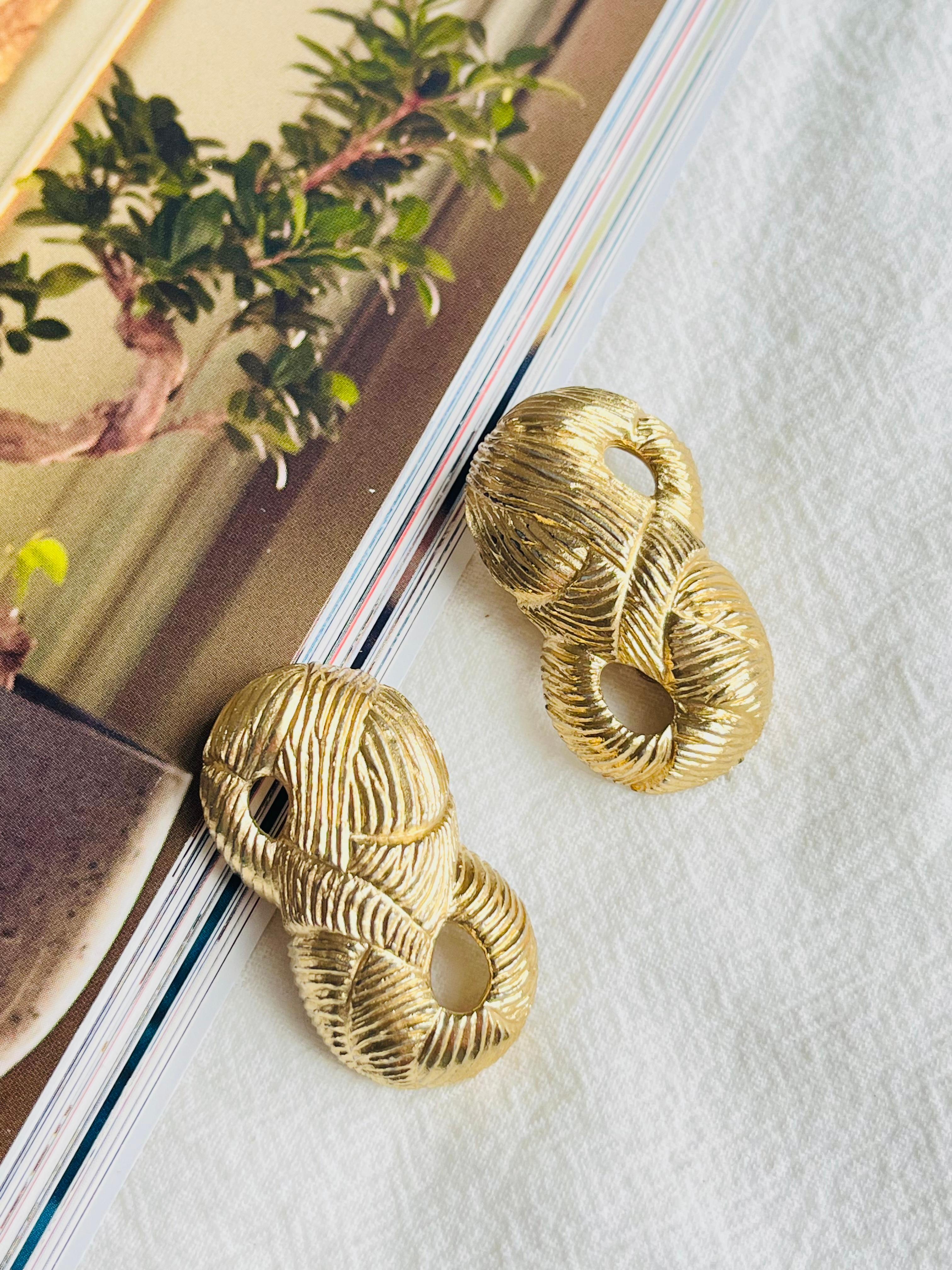 Artisan Givenchy Vintage Large Logo Monogram Chunky Peanut Retro Gold Clip Earrings For Sale