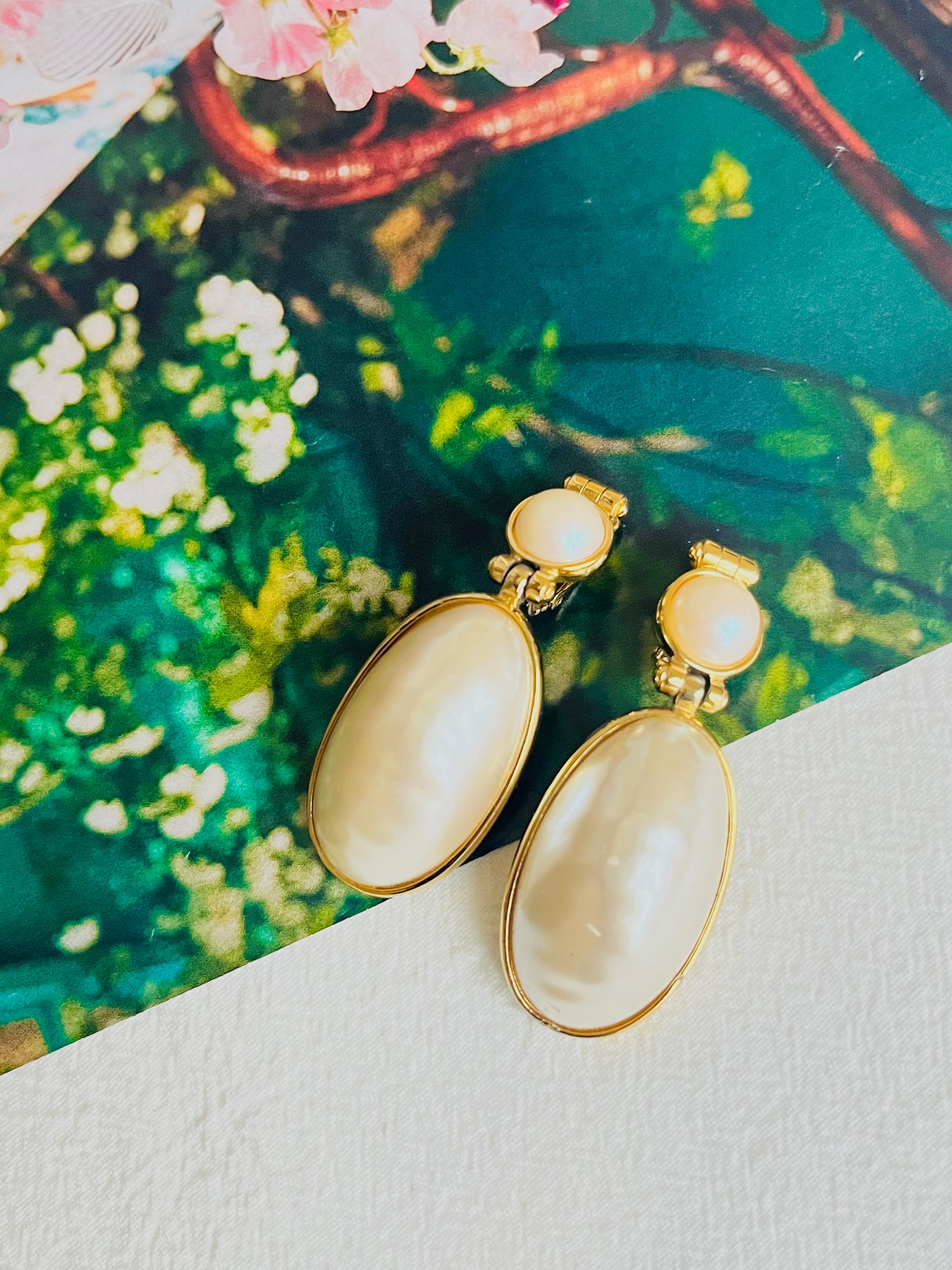 Givenchy Vintage Large White Oval Circle Pearl Elegant Drop Gold Clip Earrings  In Good Condition For Sale In Wokingham, England