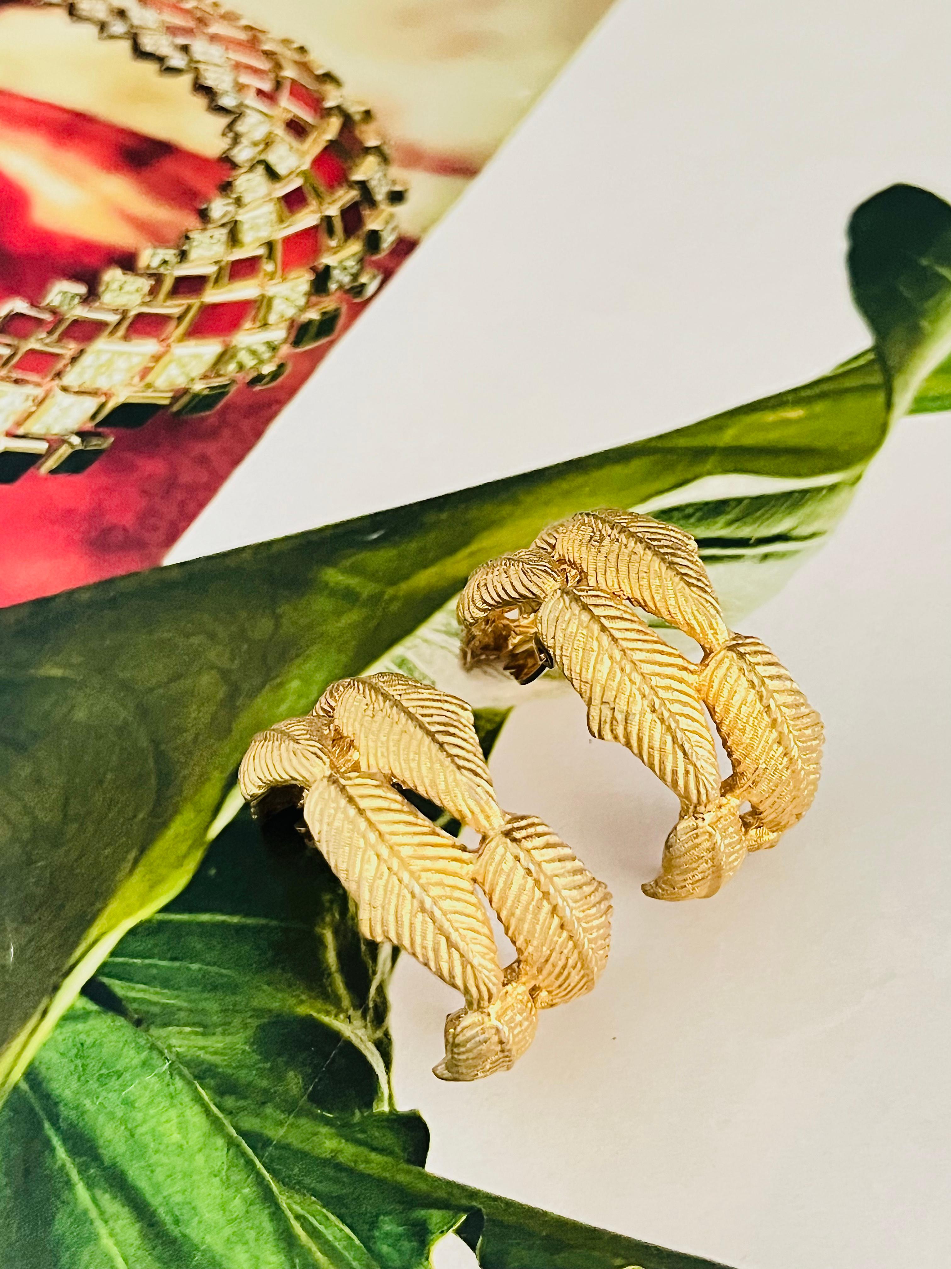 Art Deco Givenchy Vintage Massive Double Leaf Circle Hoop Dome Chunky Clip Gold Earrings For Sale