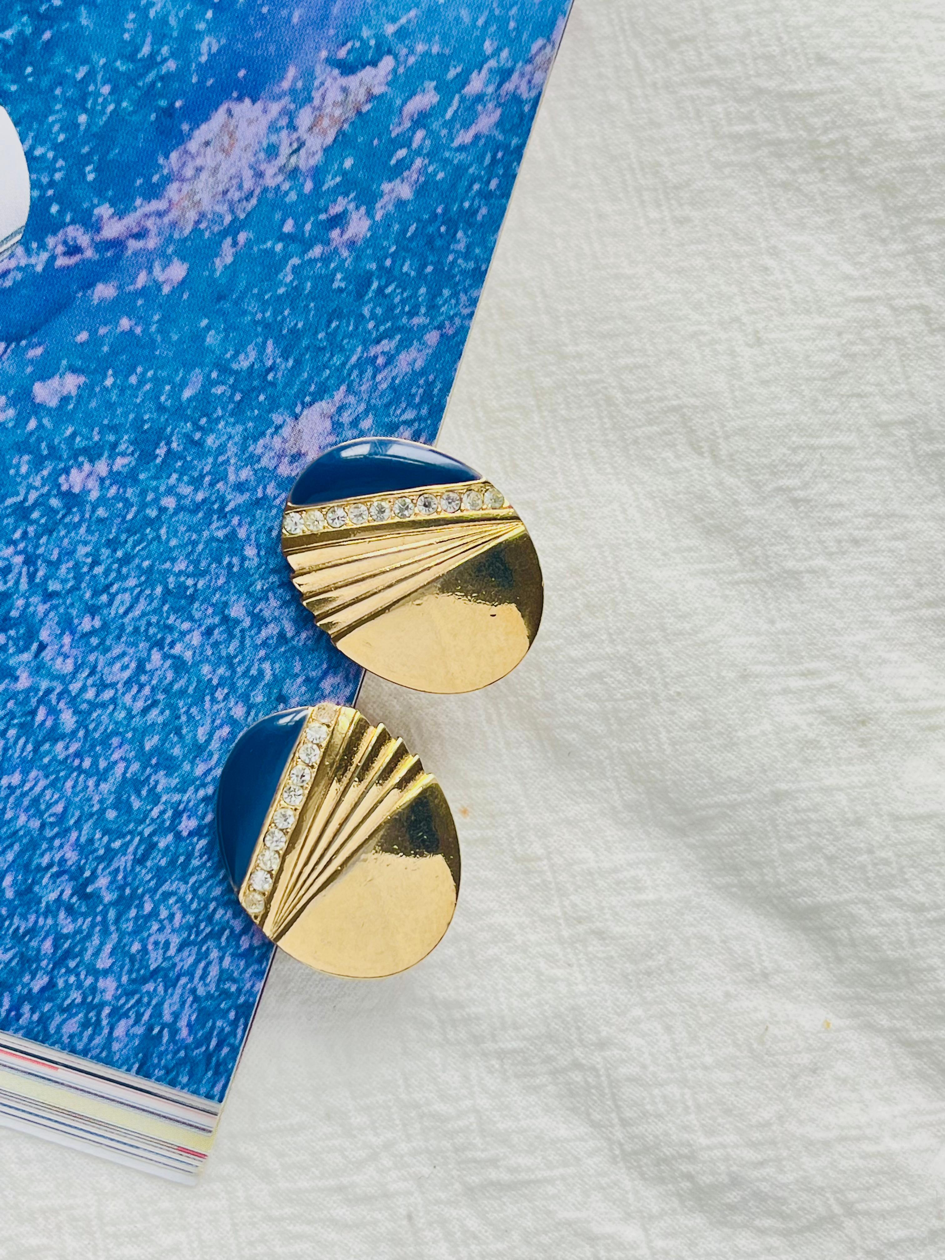 Givenchy Vintage Marineblaue ovale Fächerschalen-Kristalle Glow Oval Gold Clip-Ohrringe (Stuart) im Angebot
