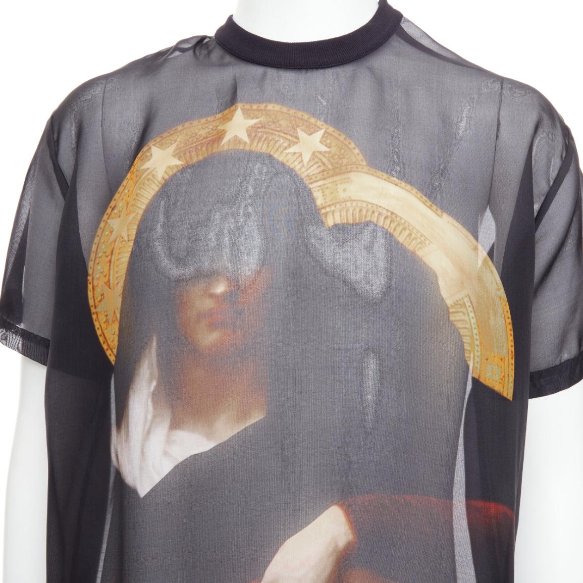 GIVENCHY Vintage organza black 100% silk Madonna sheer boxy top XXS
Reference: MECG/A00066
Brand: Givenchy
Designer: Riccardo Tisci
Model: Organza Sleeve
Material: Silk
Color: Black, Multicolour
Pattern: Photographic Print
Closure: Zip
Lining: Black
