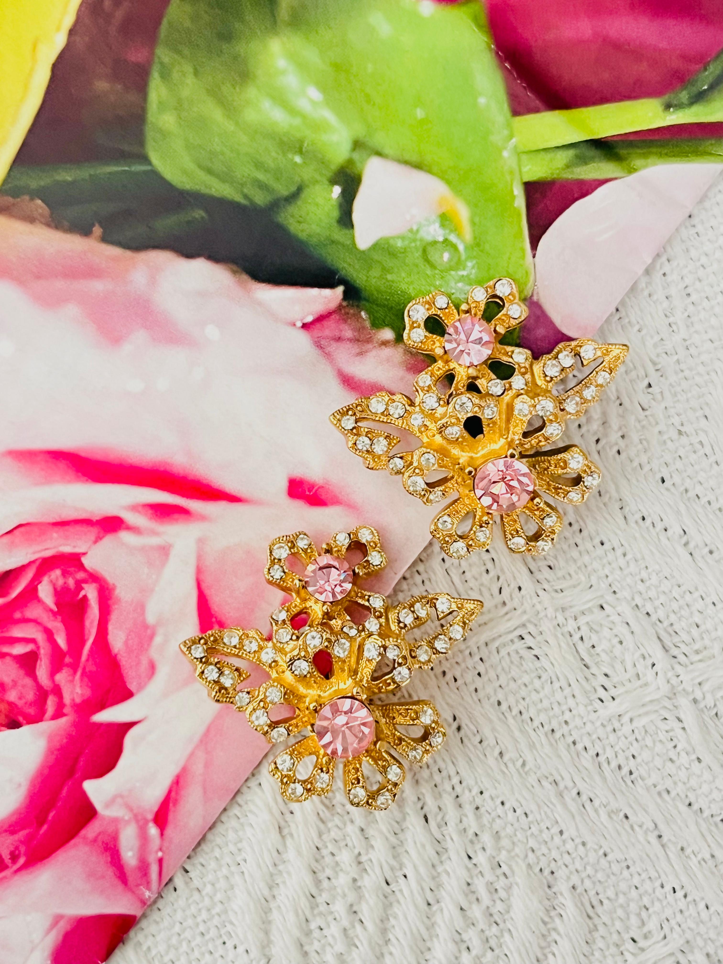 Givenchy Vintage Rosa Rose Cluster Kristall Double Flower Openwork Clip-Ohrringe (Art déco) im Angebot