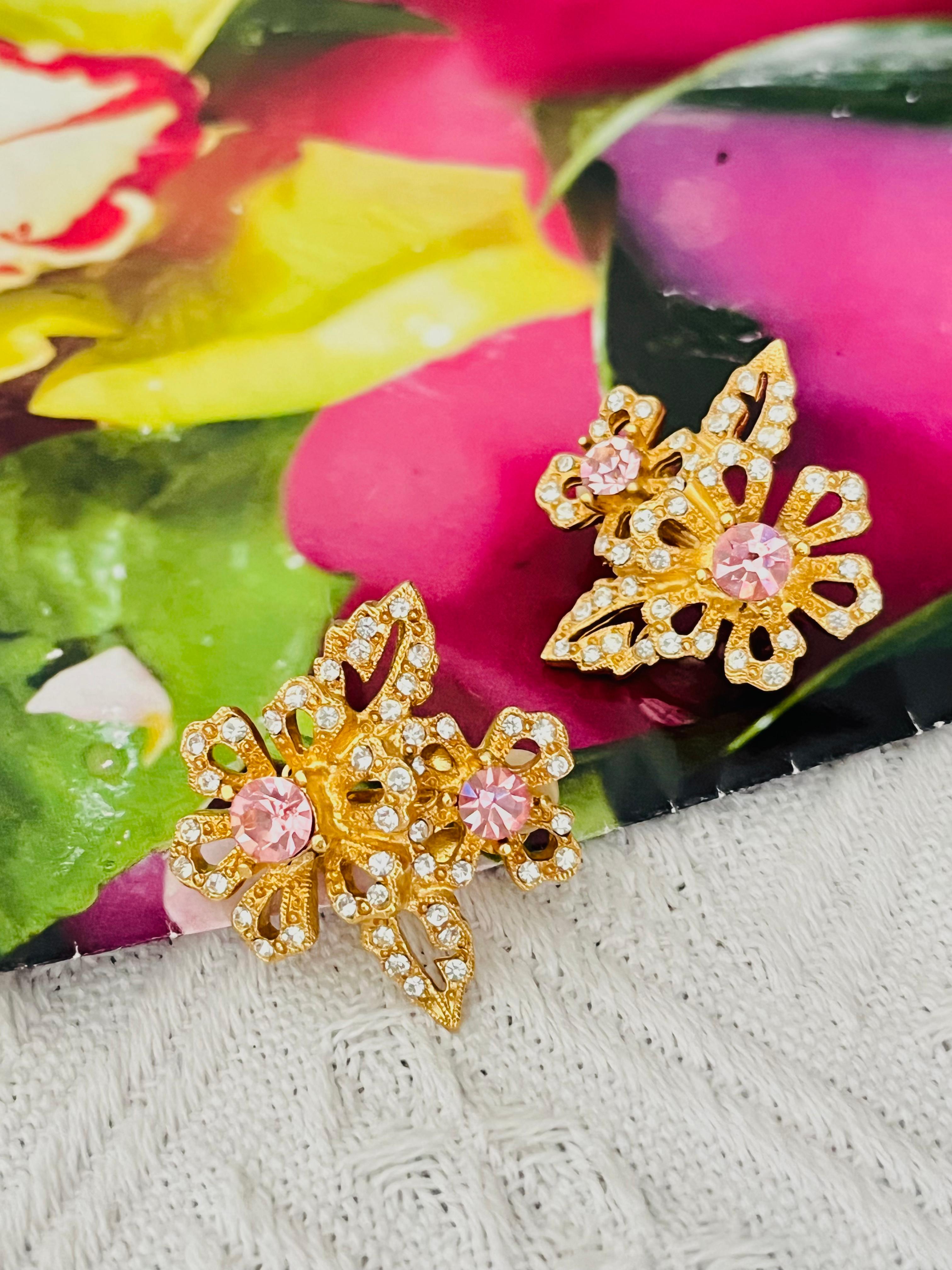 Givenchy Vintage Rosa Rose Cluster Kristall Double Flower Openwork Clip-Ohrringe für Damen oder Herren im Angebot