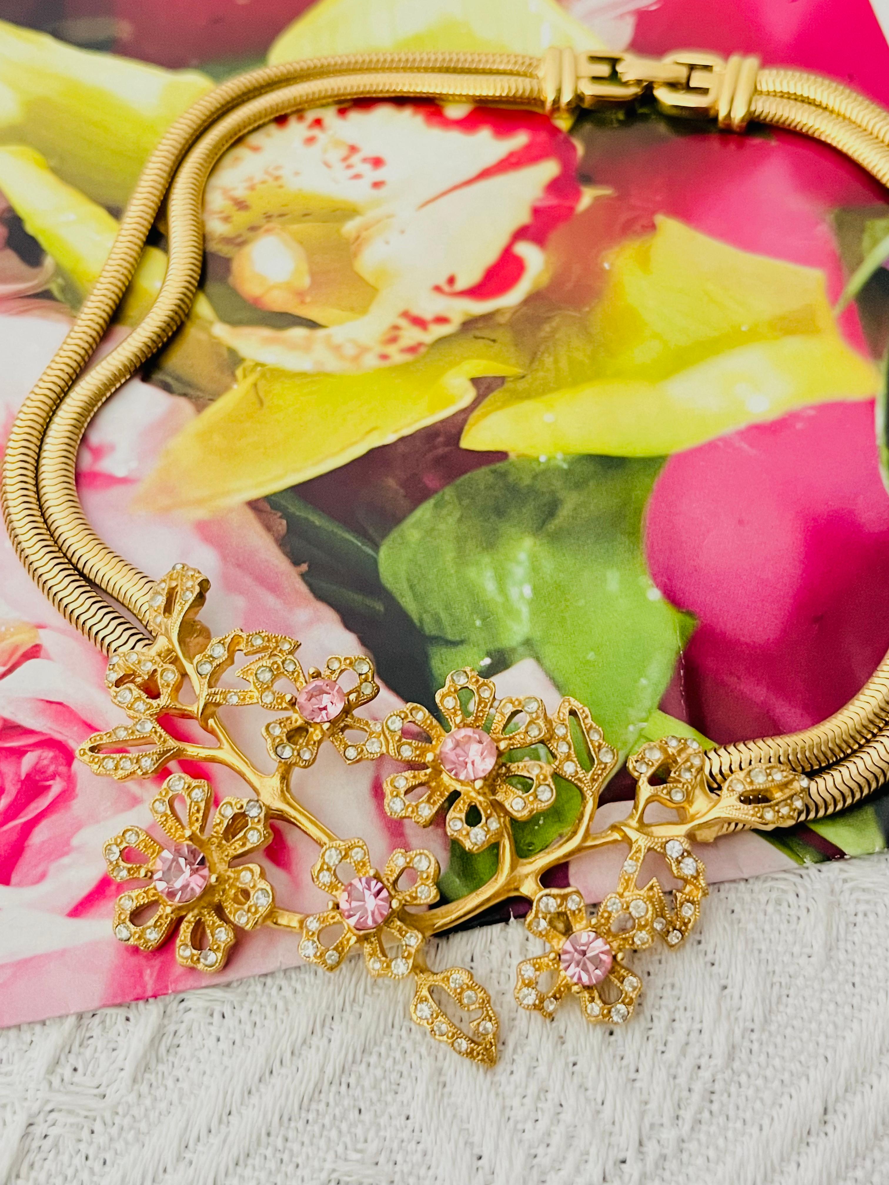 Givenchy Vintage Rosa Cluster Cristalli Fiore Doppio Strato Collana Serpente In condizioni ottime in vendita a Wokingham, England