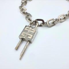 Collier Givenchy vintage à chaîne argentée avec cadenas, années 1980