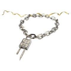 Collier Givenchy vintage à chaîne argentée avec cadenas, années 1980