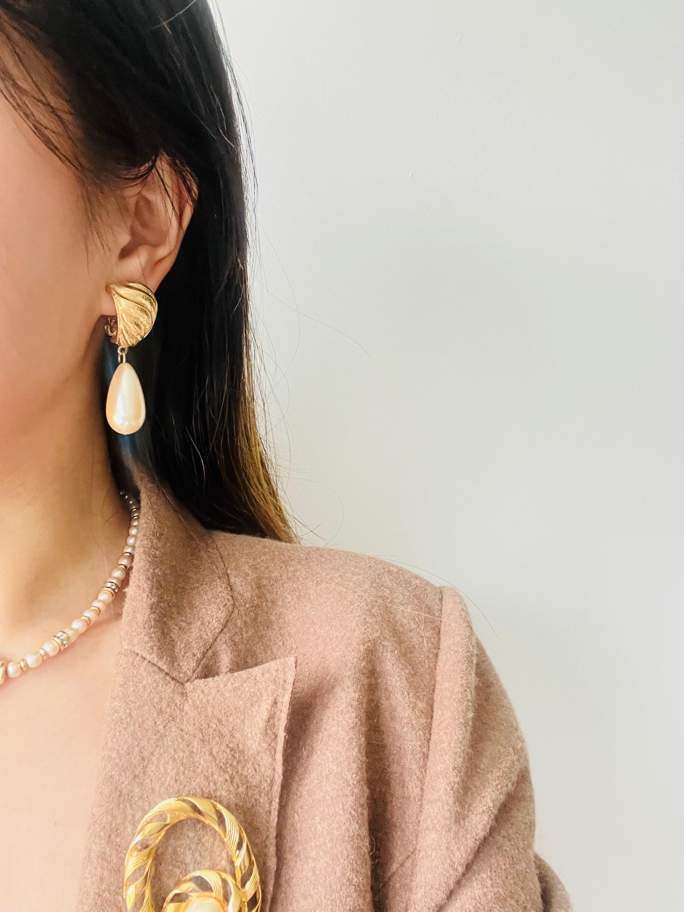 Givenchy Vintage Textured Hoop White Pearl Tear Water Drop Elegant Clip Earrings 5