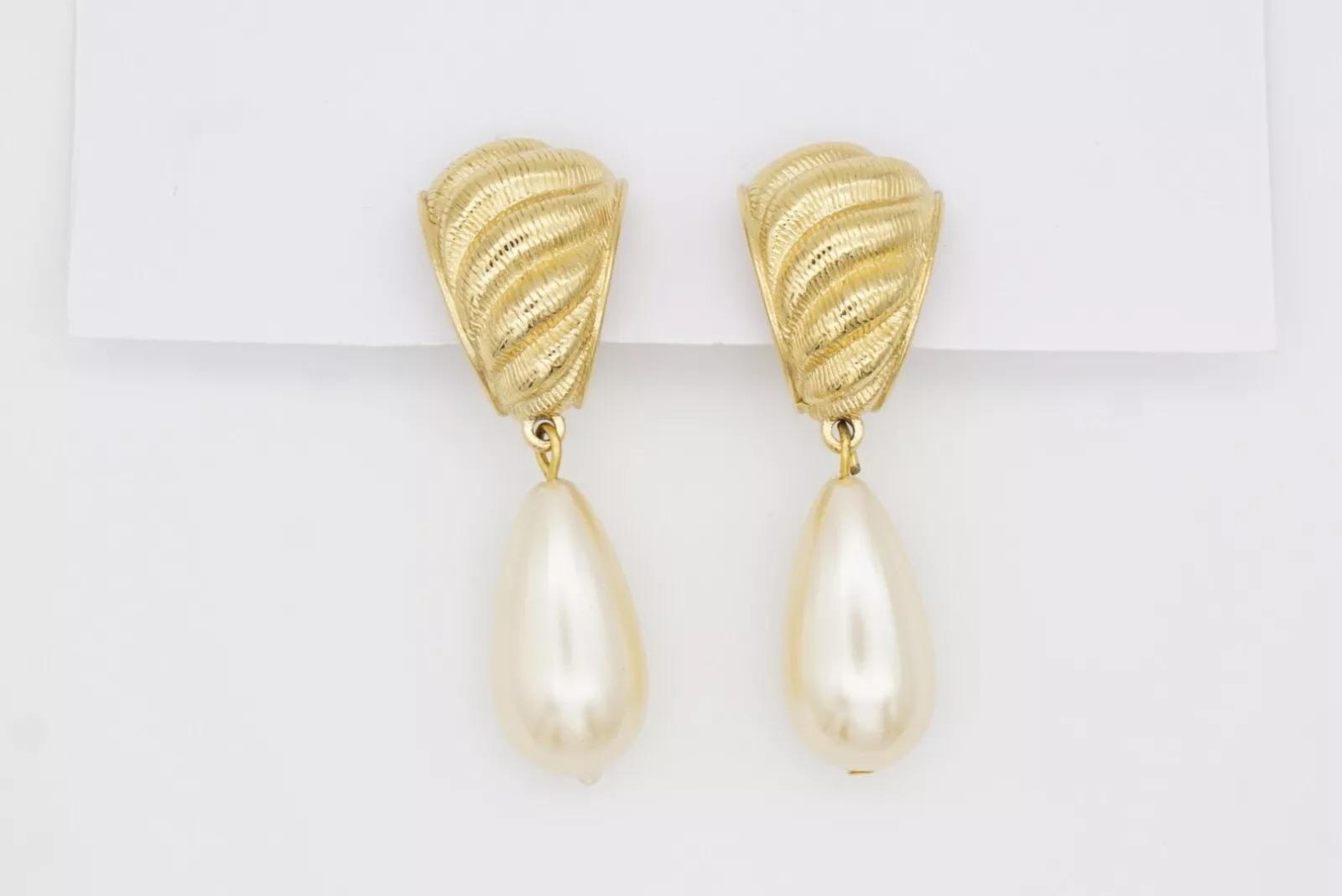 Givenchy Vintage Textured Hoop White Pearl Tear Water Drop Elegant Clip Earrings For Sale 11