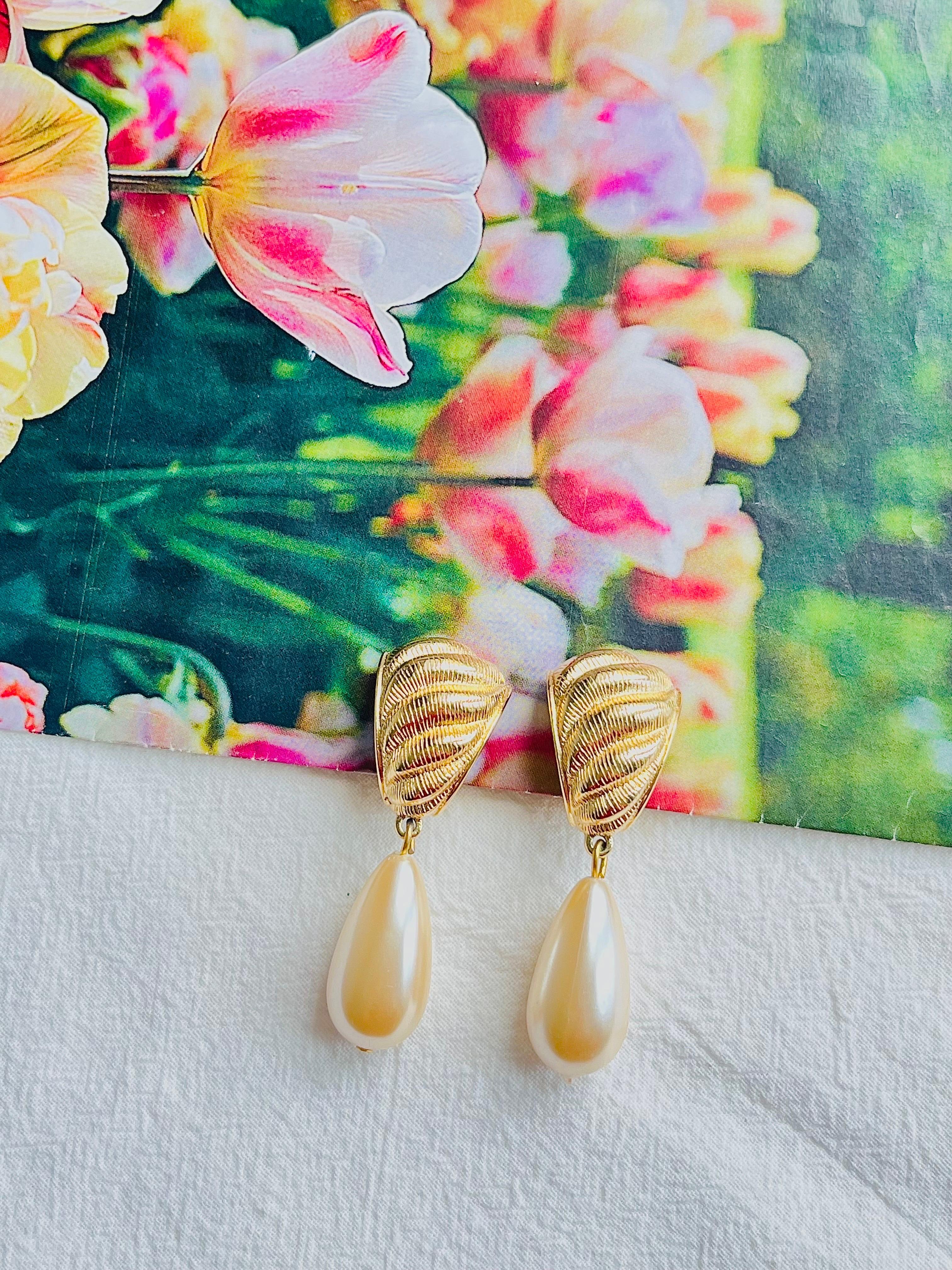 Women's or Men's Givenchy Vintage Textured Hoop White Pearl Tear Water Drop Elegant Clip Earrings
