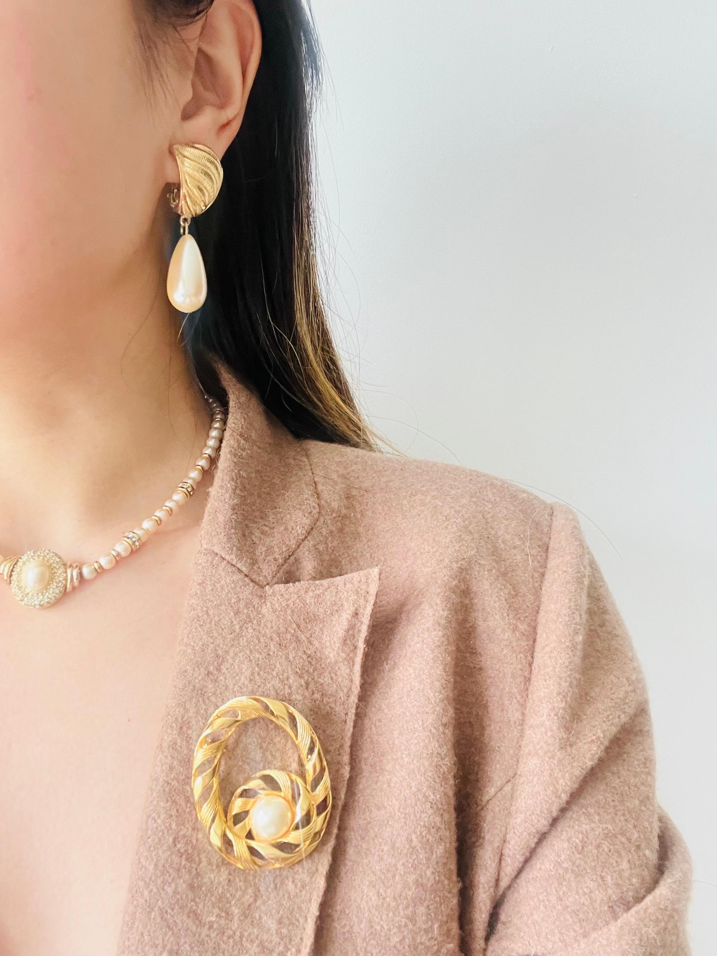 Givenchy Vintage Textured Hoop White Pearl Tear Water Drop Elegant Clip Earrings 3
