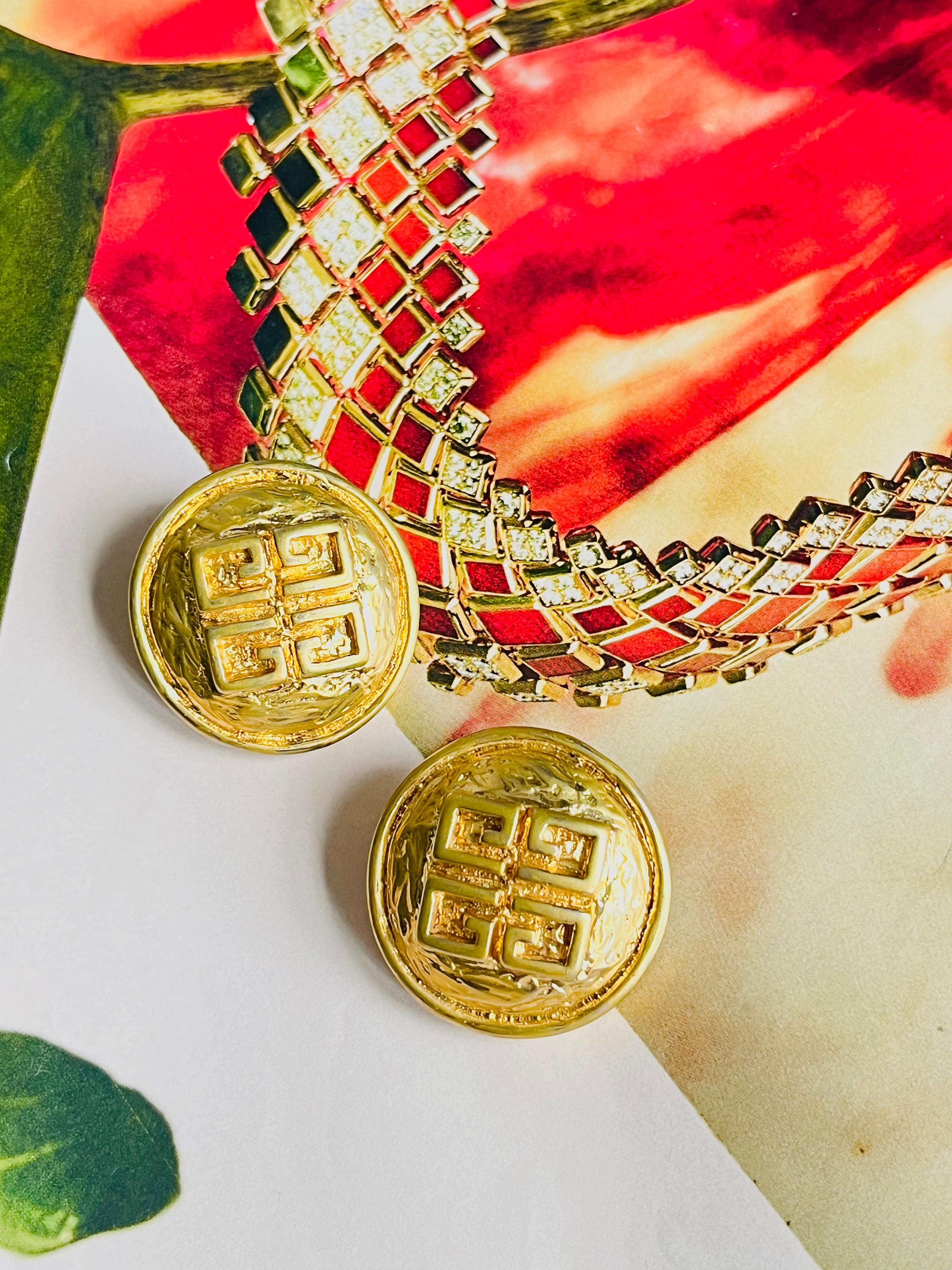Givenchy Vintage 1980s Unisex Textured Classic Iconic Large 4G Logo Monogram Relief Chunky Round Circle Clip Earrings, Gold Tone

Very good condition. Front side is excellent condition. Some light scratches or colour loss at back. 100%