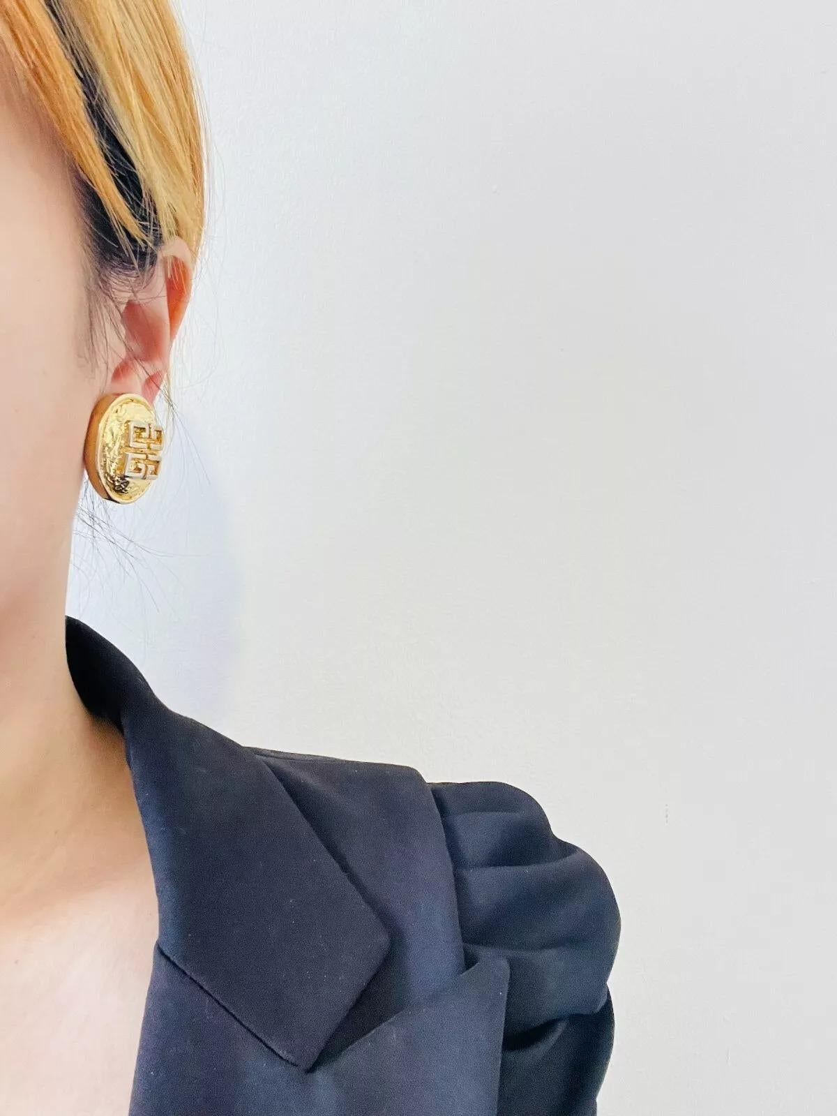 Givenchy Vintage Textured Large 4G Logo Monogram Relief Round Chunky Earrings For Sale 1