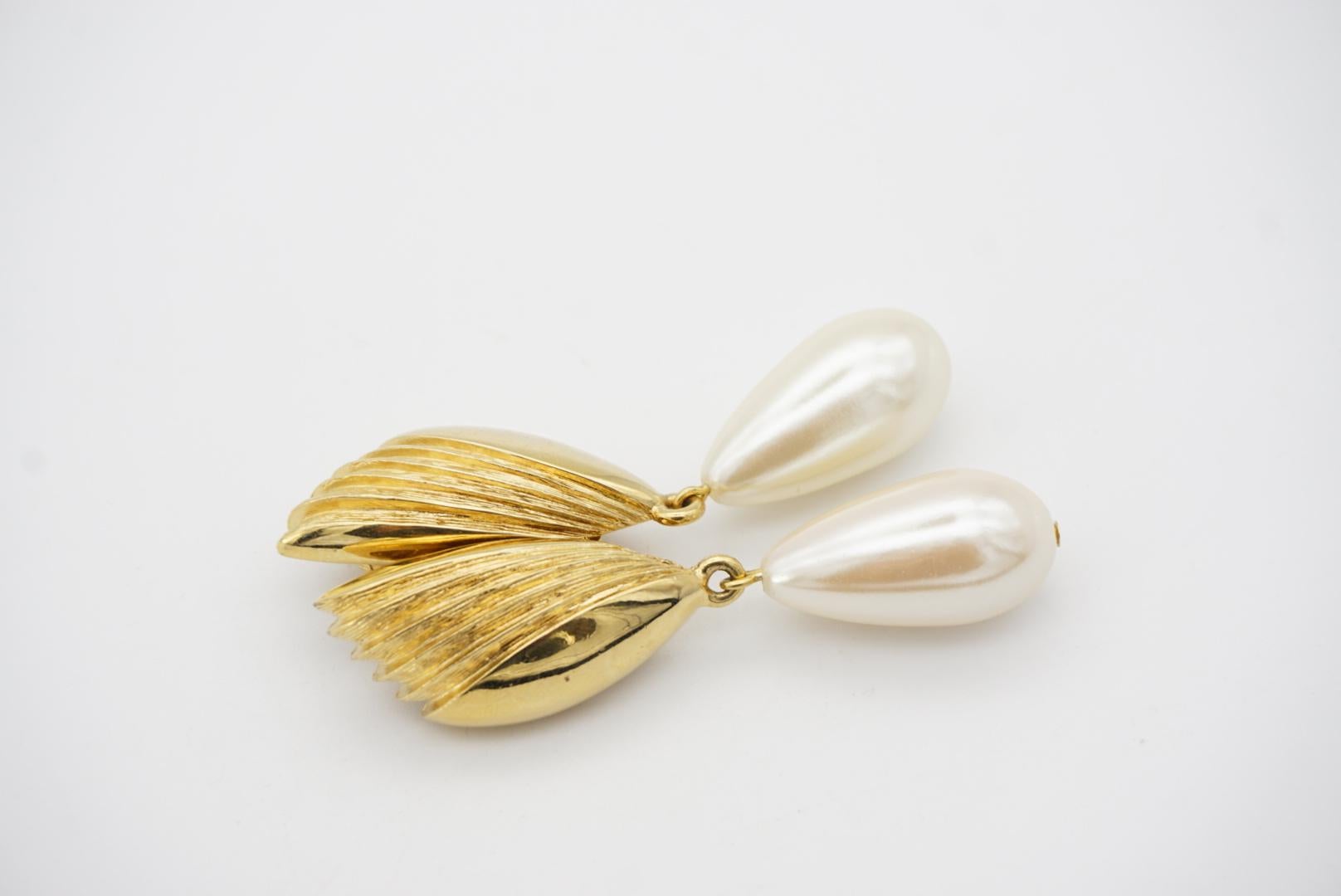 Givenchy Vintage Textured Tear Water Drop White Pearl Fan Elegant Clip Earrings For Sale 7