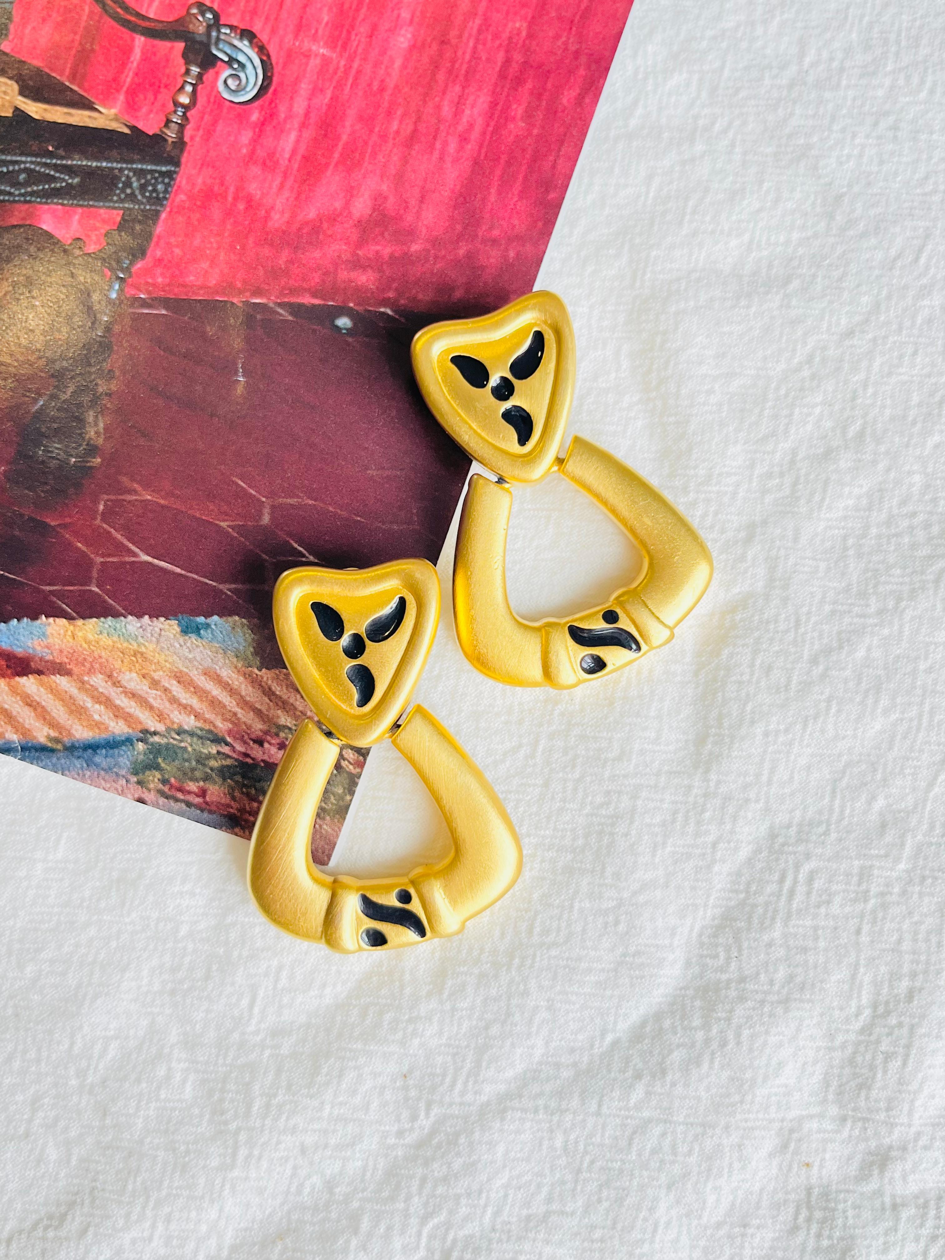 Artist Givenchy Vintage Triangle Heart Love Black Hoop Matte Chunky Hoop Drop Earrings For Sale