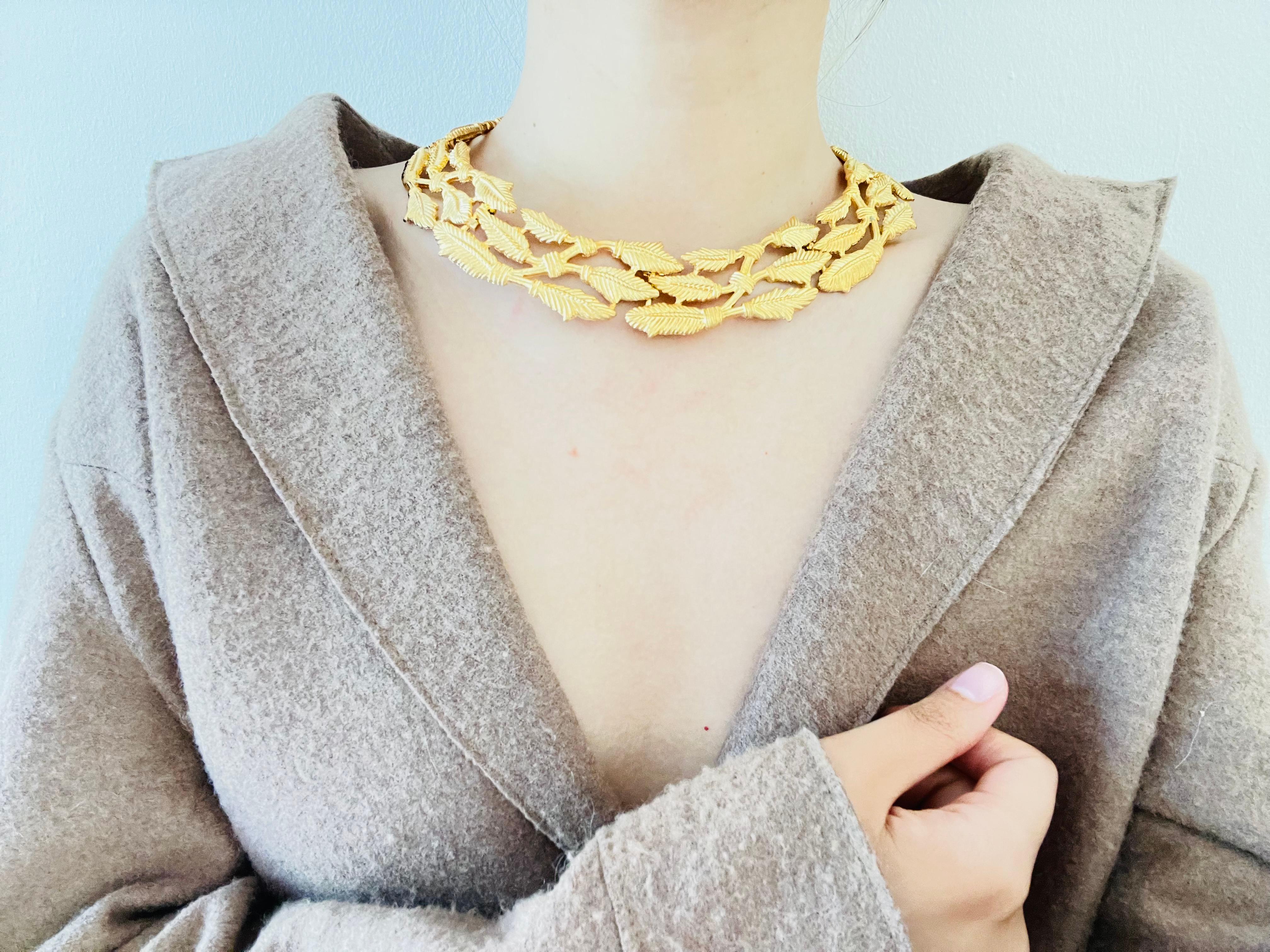 Givenchy Vintage Trío Capas Hoja de Olivo Calado Reloj Eslabón Collar Chunky en venta 1