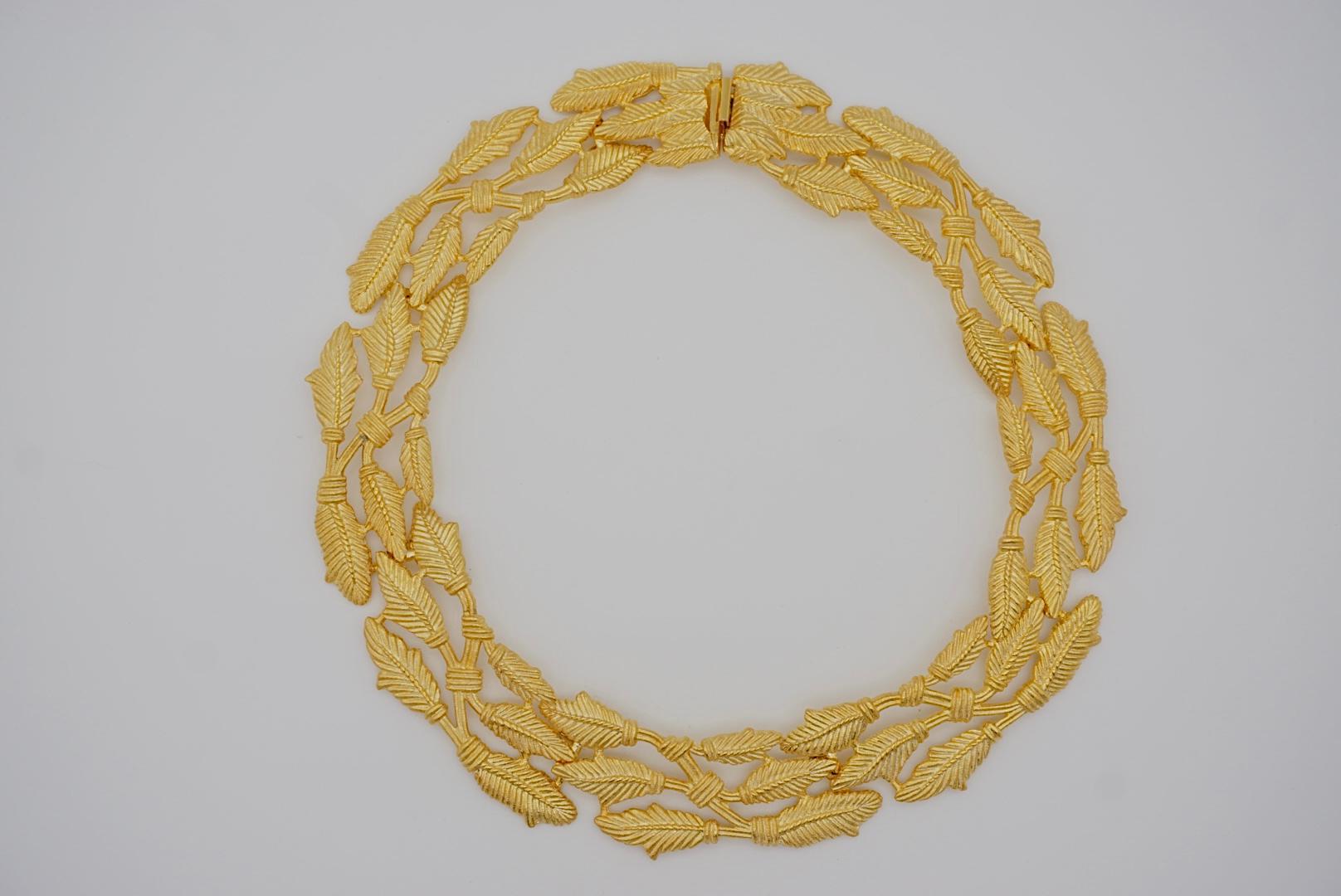 Givenchy Vintage Trío Capas Hoja de Olivo Calado Reloj Eslabón Collar Chunky en venta 4