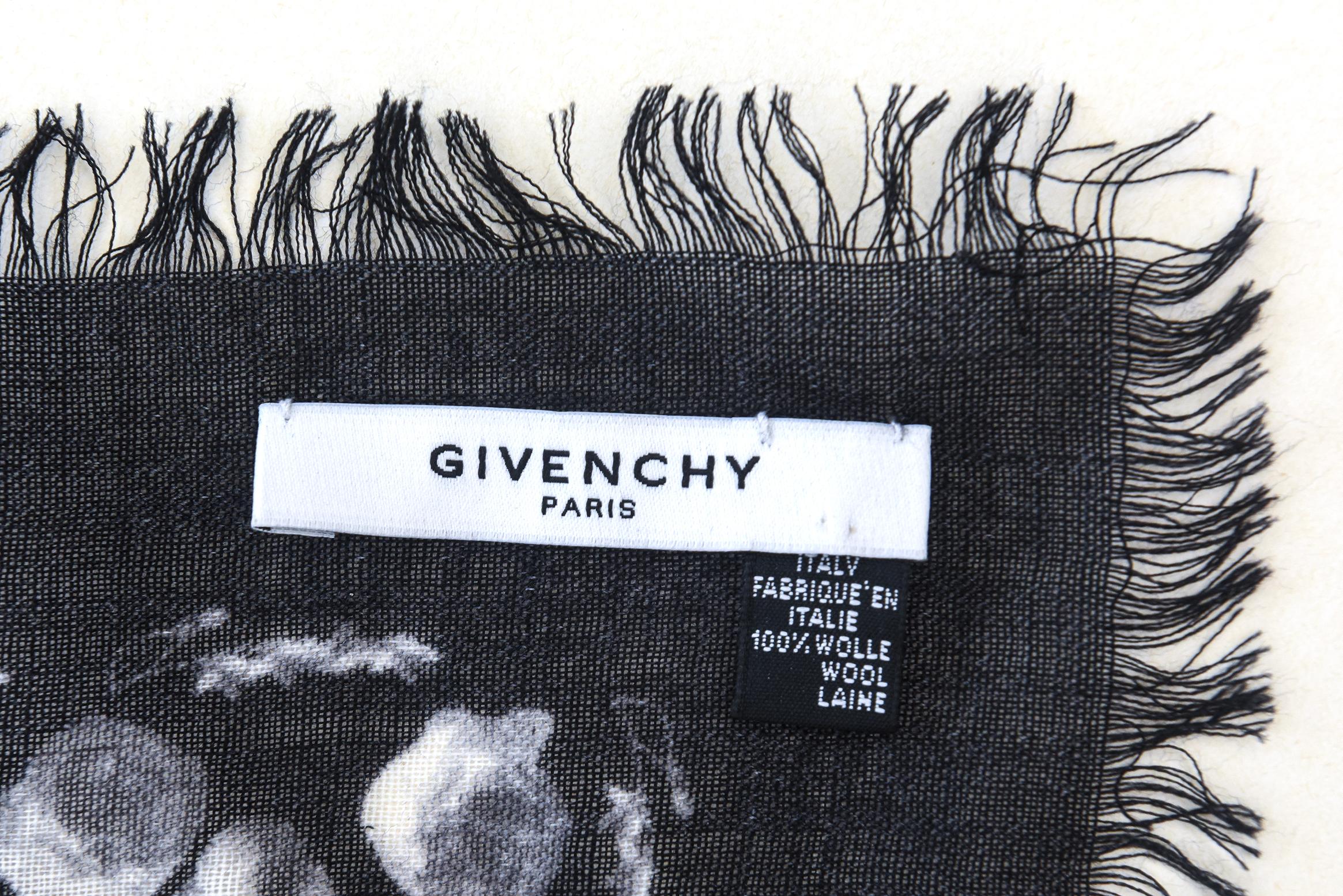 Givenchy Vintage Quadratischer Meerjungfrauen-Schal aus Wolle mit Fransen  Schwarz, Rot-Weiß-Weiß im Angebot 6
