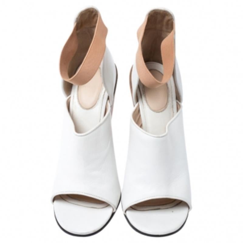 Gris Givenchy - Sandales à talon conique en cuir blanc/beige - Taille 38 en vente