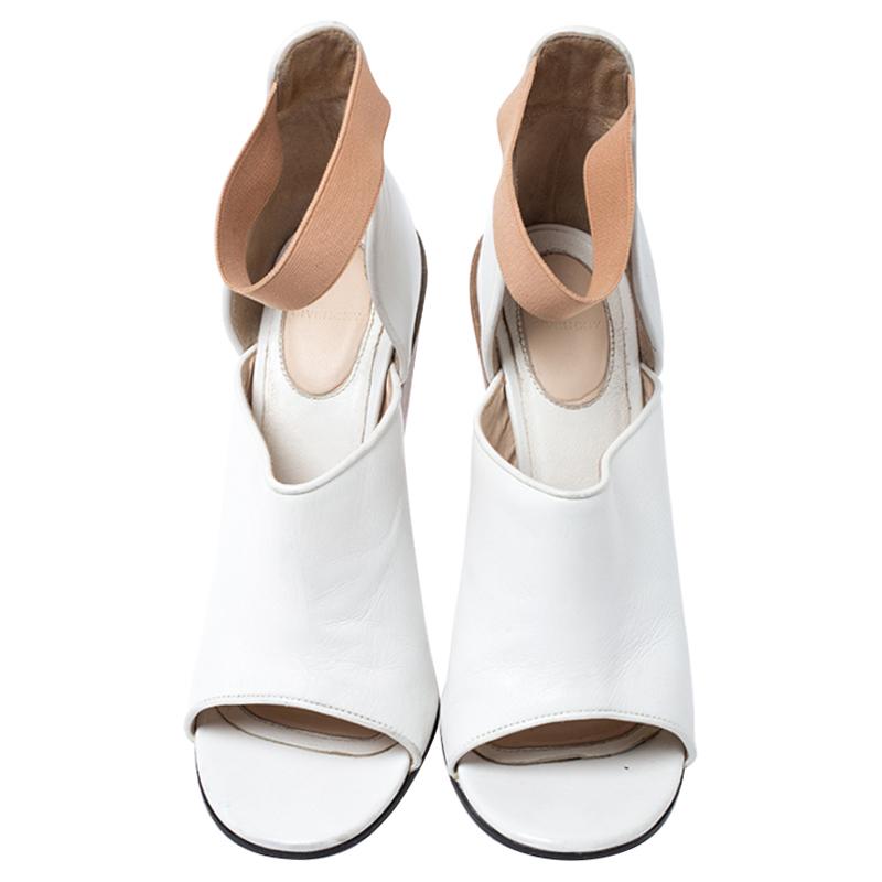 Essaying all things chic and trendy are these sandals from Burberry. They come crafted from leather in white and beige. The sandals feature open toes, ankle straps and 13 cm cone heels.

