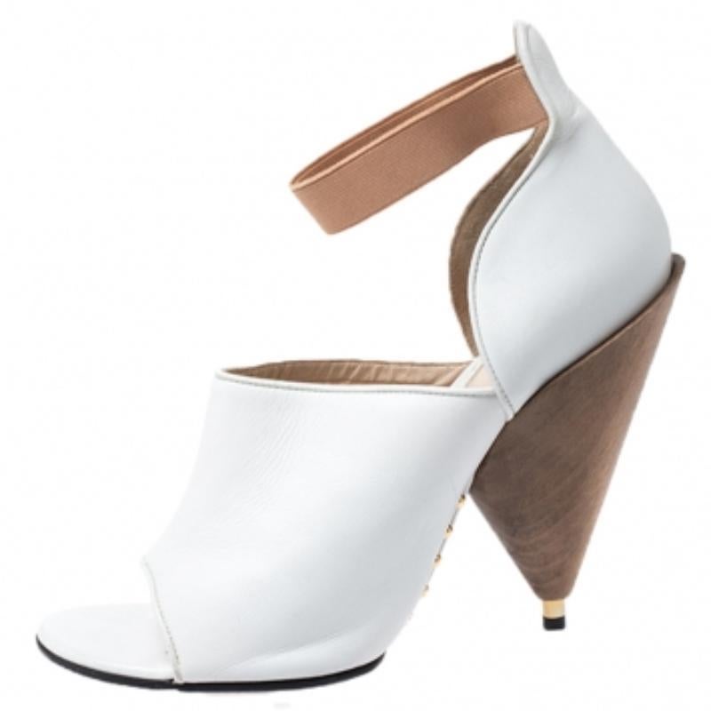 Givenchy - Sandales à talon conique en cuir blanc/beige - Taille 38 en vente
