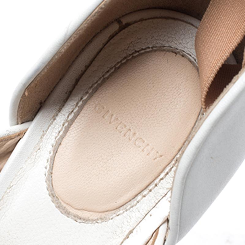 Sandalias de tacón cónico con tira al tobillo de piel blanca/beige Givenchy talla 38 1