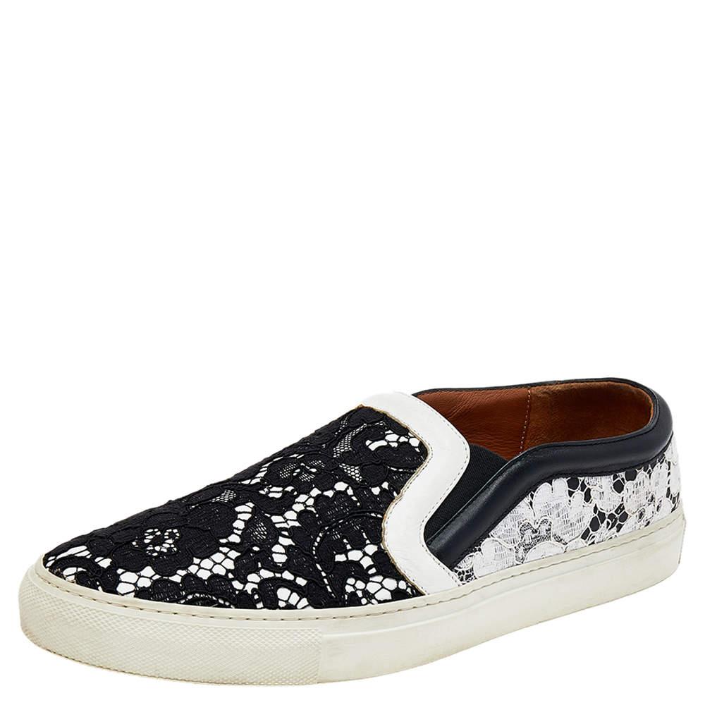 Coming in a classic low-top silhouette, these Givenchy sneakers are a seamless combination of luxury, comfort, and style. They are made from leather in a white shade. These sneakers are designed with lace panels in a black hue and have comfortable