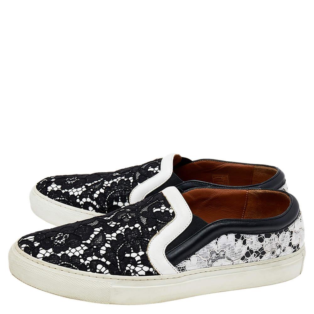 Givenchy White/Black Lace And Leather Slip on Sneakers Size 41 In Good Condition In Dubai, Al Qouz 2