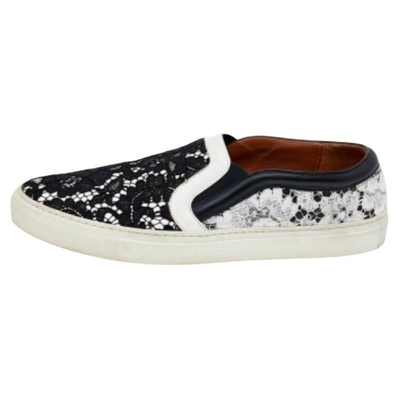 Givenchy Slip on Turnschuhe aus weißer/Schwarzer Spitze und Leder Größe 41