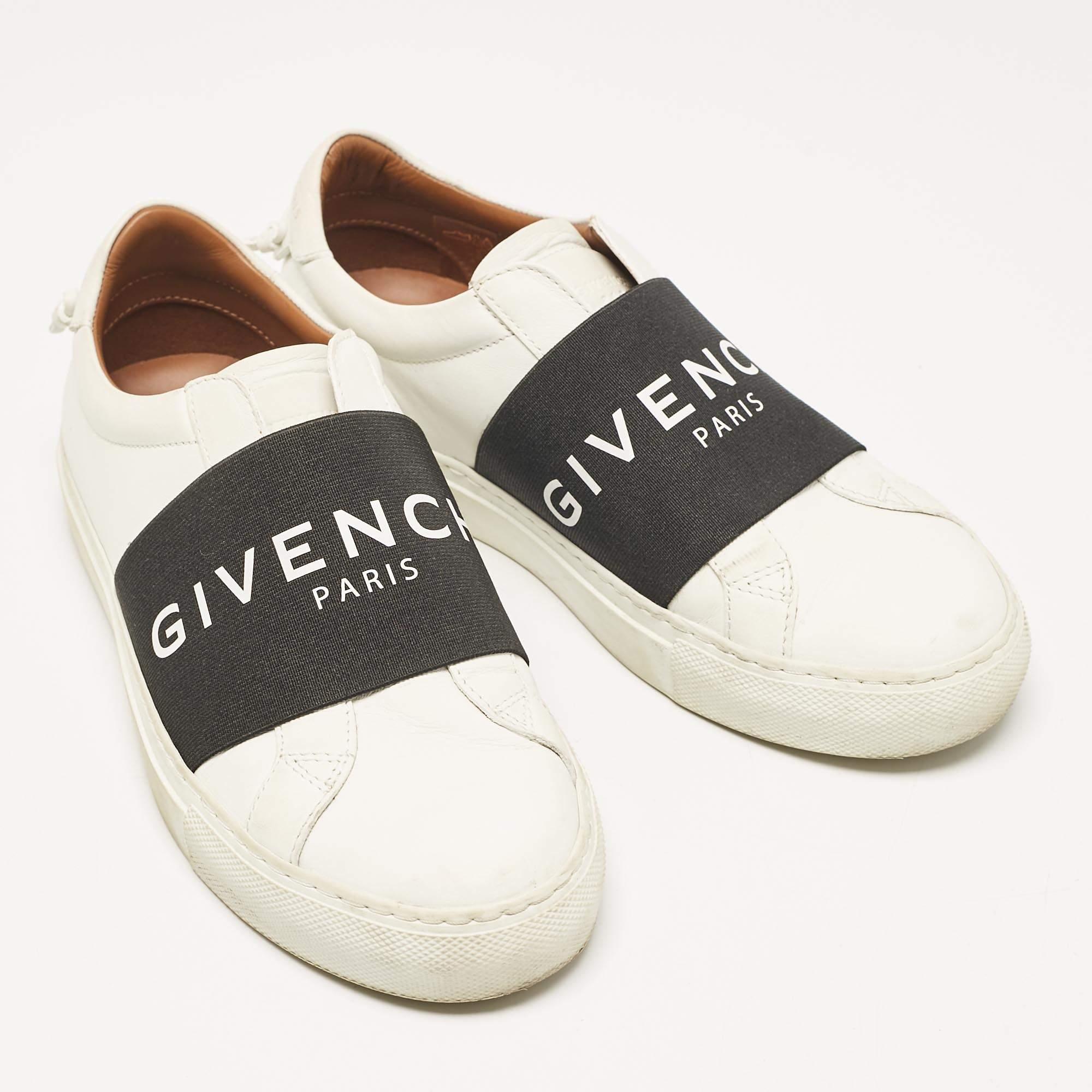 Givenchy White/Black Leather Urban Street Slip On Sneakers Size 35 Bon état - En vente à Dubai, Al Qouz 2
