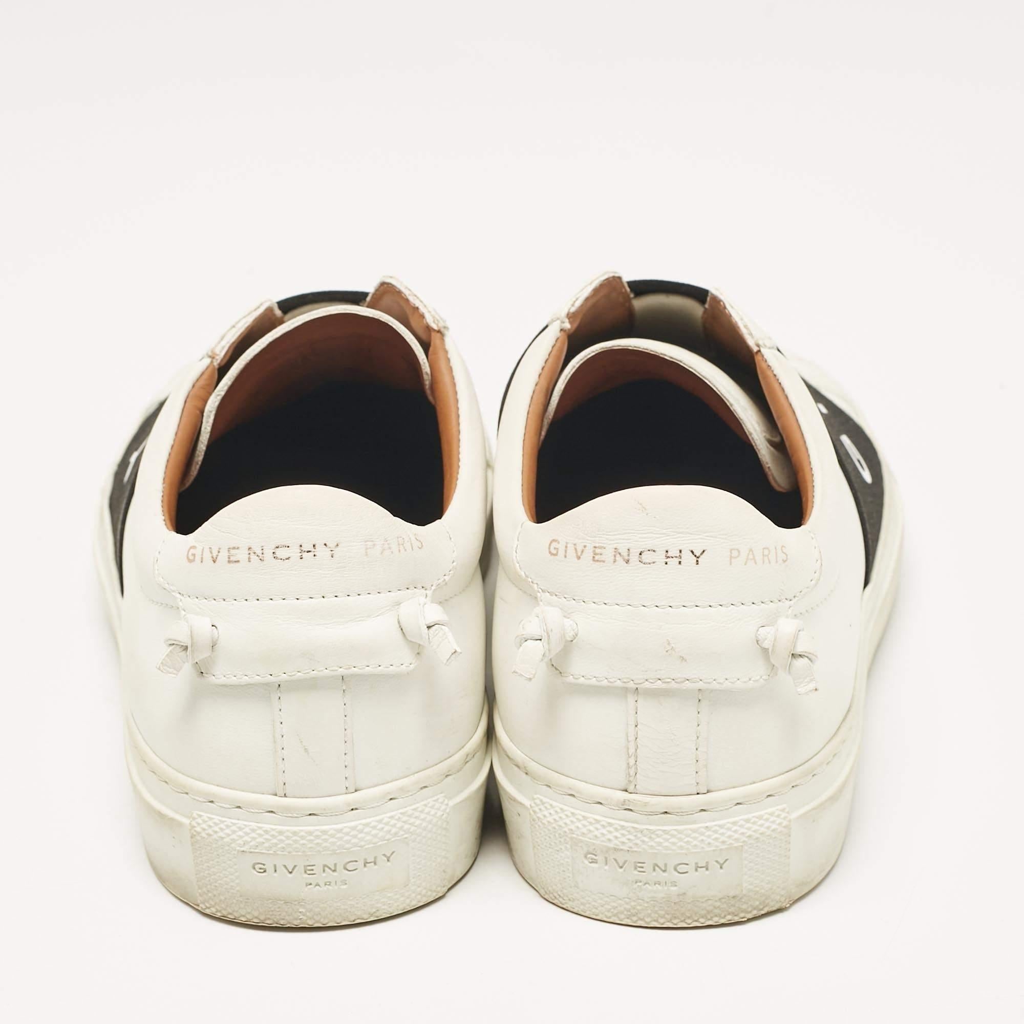 Givenchy White/Black Leather Urban Street Slip On Sneakers Size 35 Pour femmes en vente