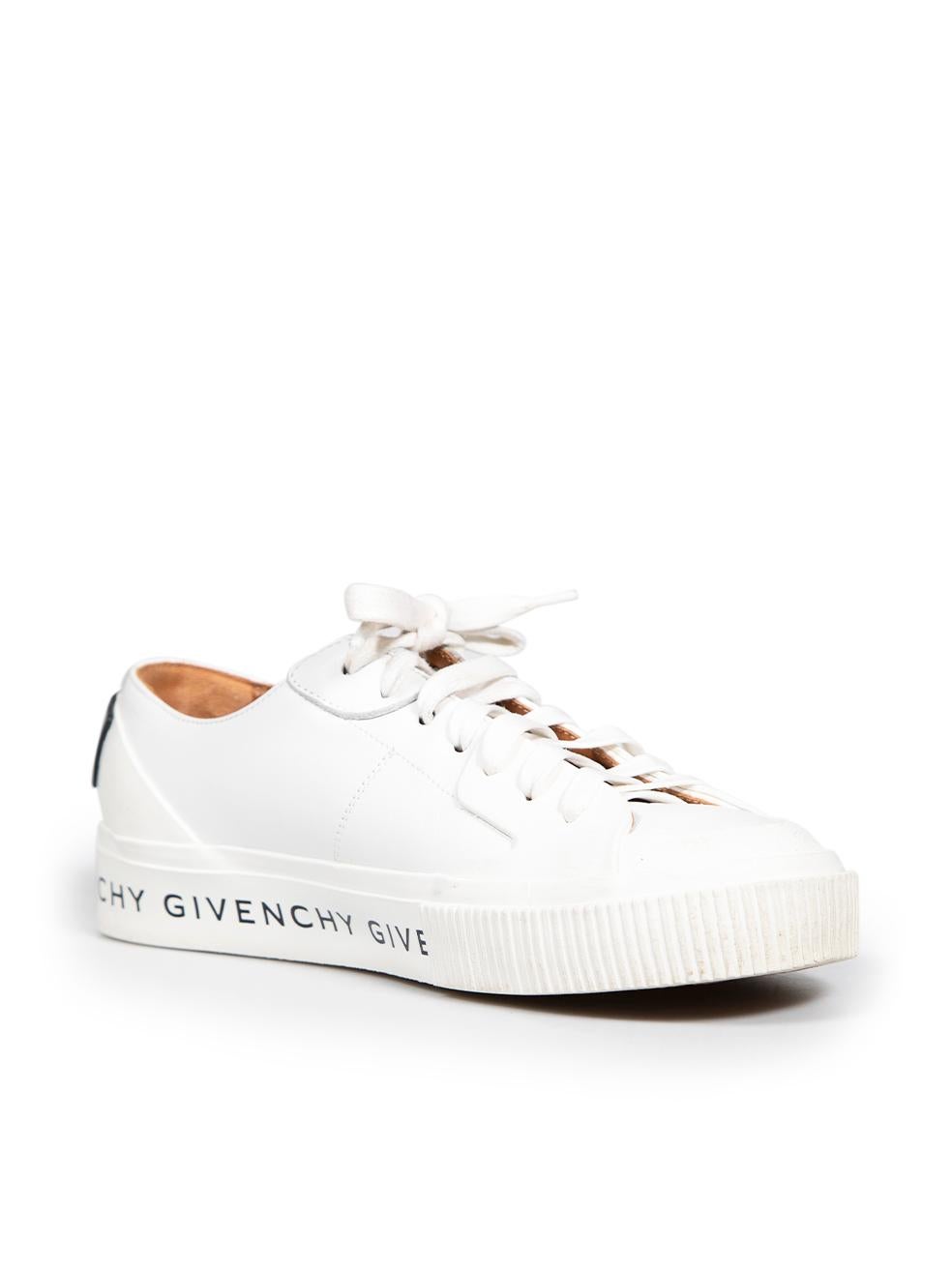 CONDITION is Very good. Minimal wear to trainers is evident. Minimal wear to laces and soles on this used Givenchy designer resale item.
 
 Details
 White
 Leather
 Trainers
 Logo sole detail
 Low top
 Round toe
 Lace up fastening
 
 
 Made in