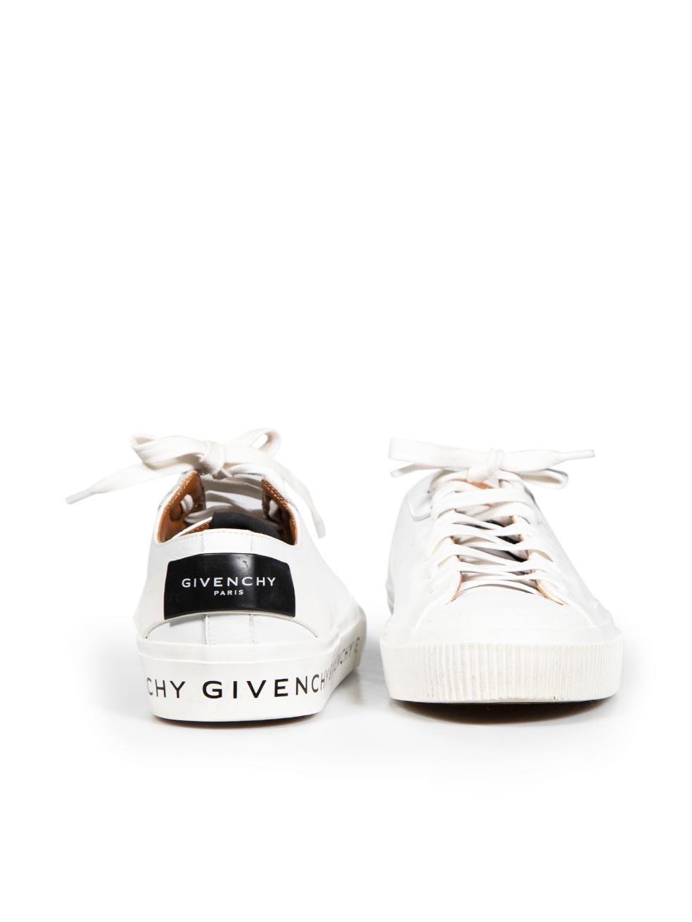 Givenchy White Leather Logo Printed Low-Top Trainers Size IT 38 In Good Condition For Sale In London, GB