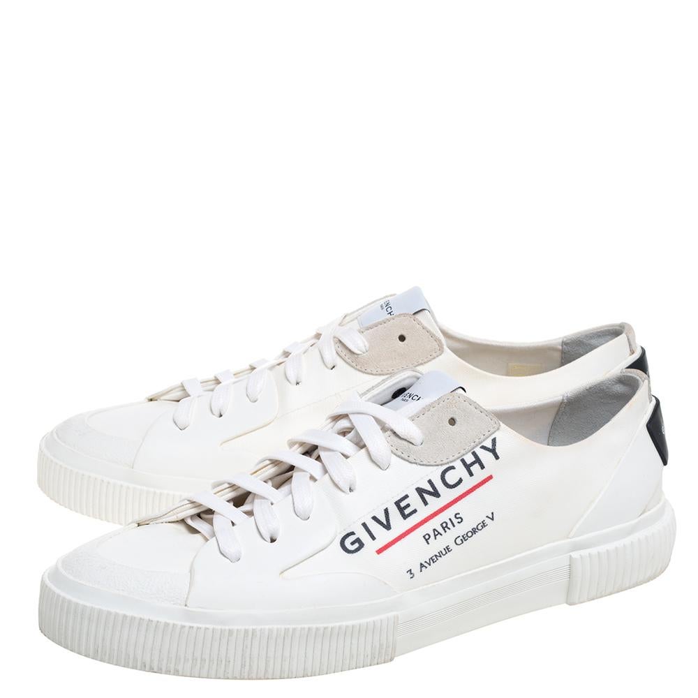 Givenchy White Logo Print Coated Canvas Tennis Light Low Top Sneakers Size 44 In Good Condition In Dubai, Al Qouz 2