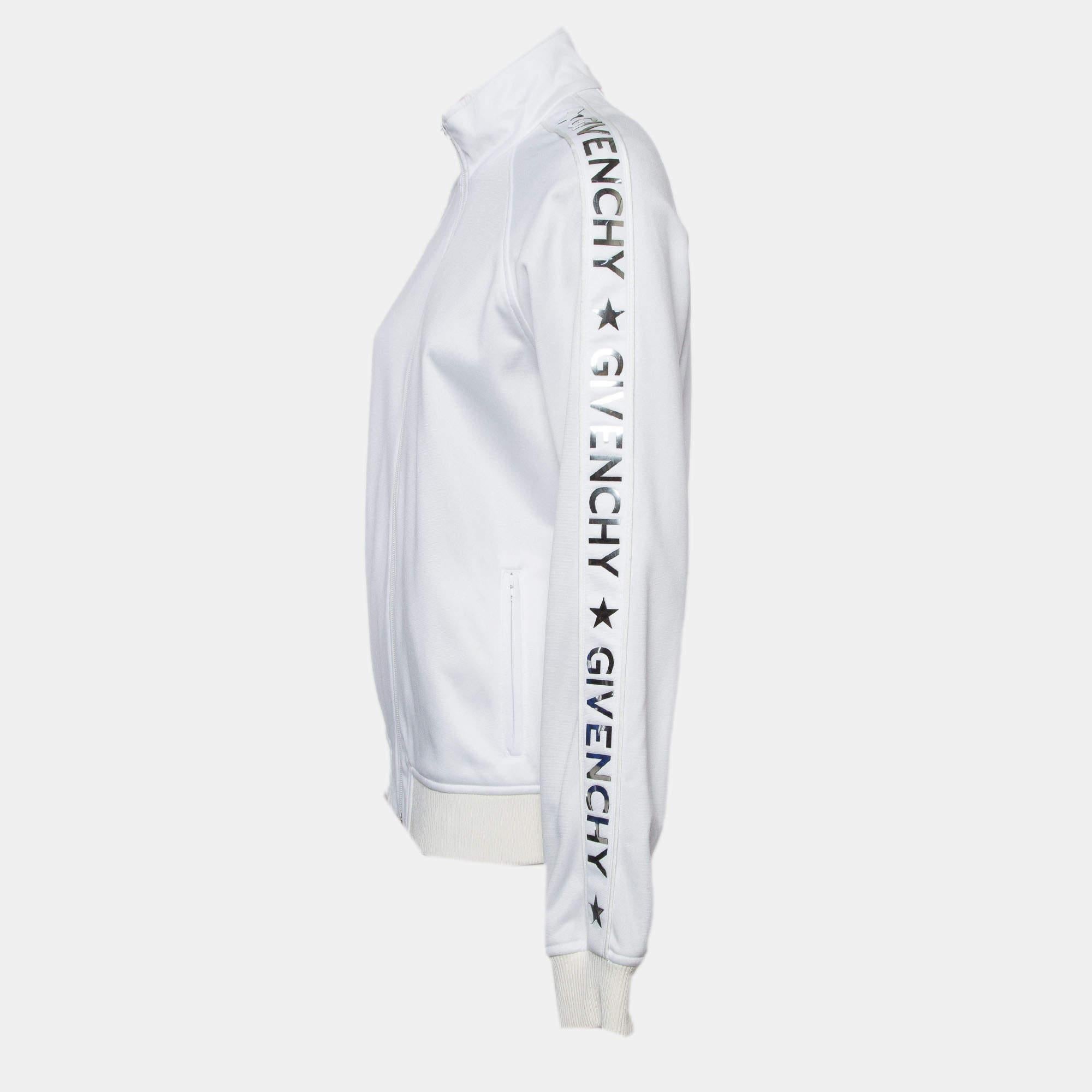Infondi una dose extra di stile nel tuo abbigliamento con questa giacca di gran moda. Realizzato con materiali di qualità, incarna un'atmosfera contemporanea ed è ricco di caratteristiche funzionali.