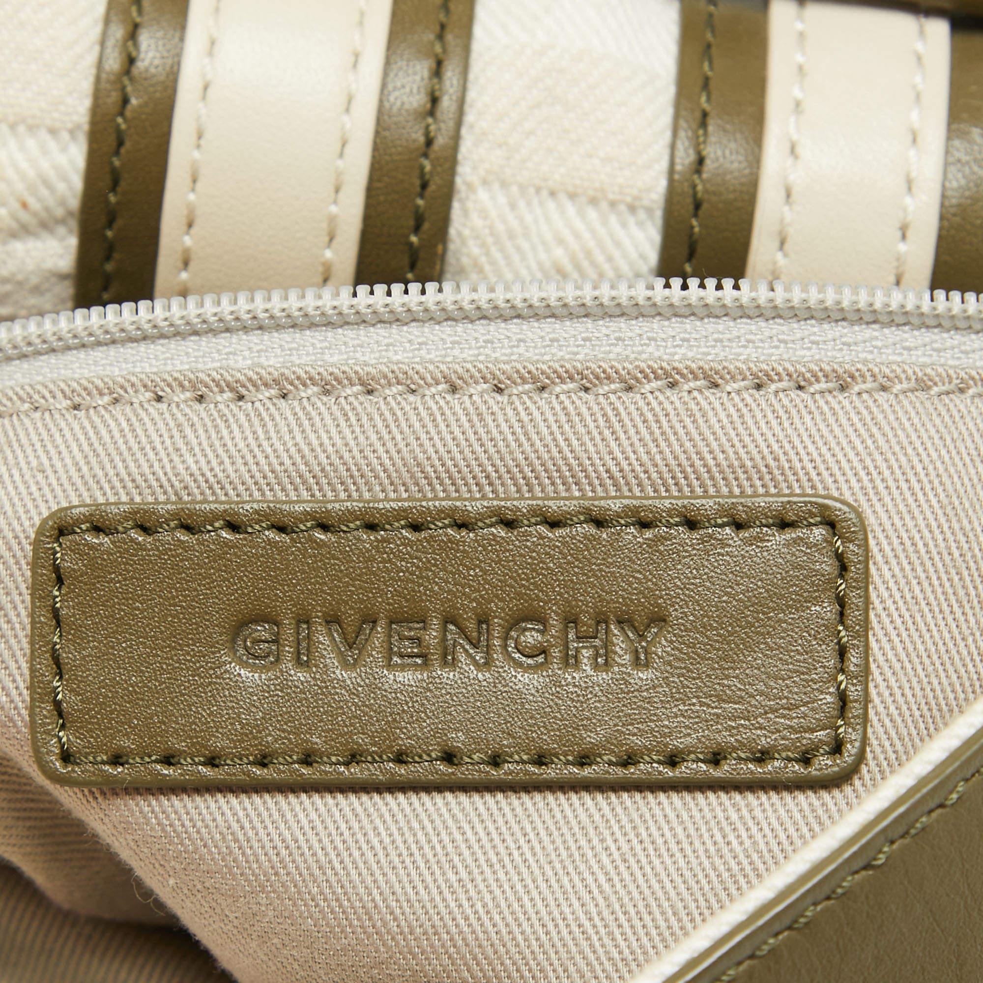 Givenchy Weiße/Olivgrüne Signature-Handtasche aus Stoff und Leder mit Griff oben Damen im Angebot