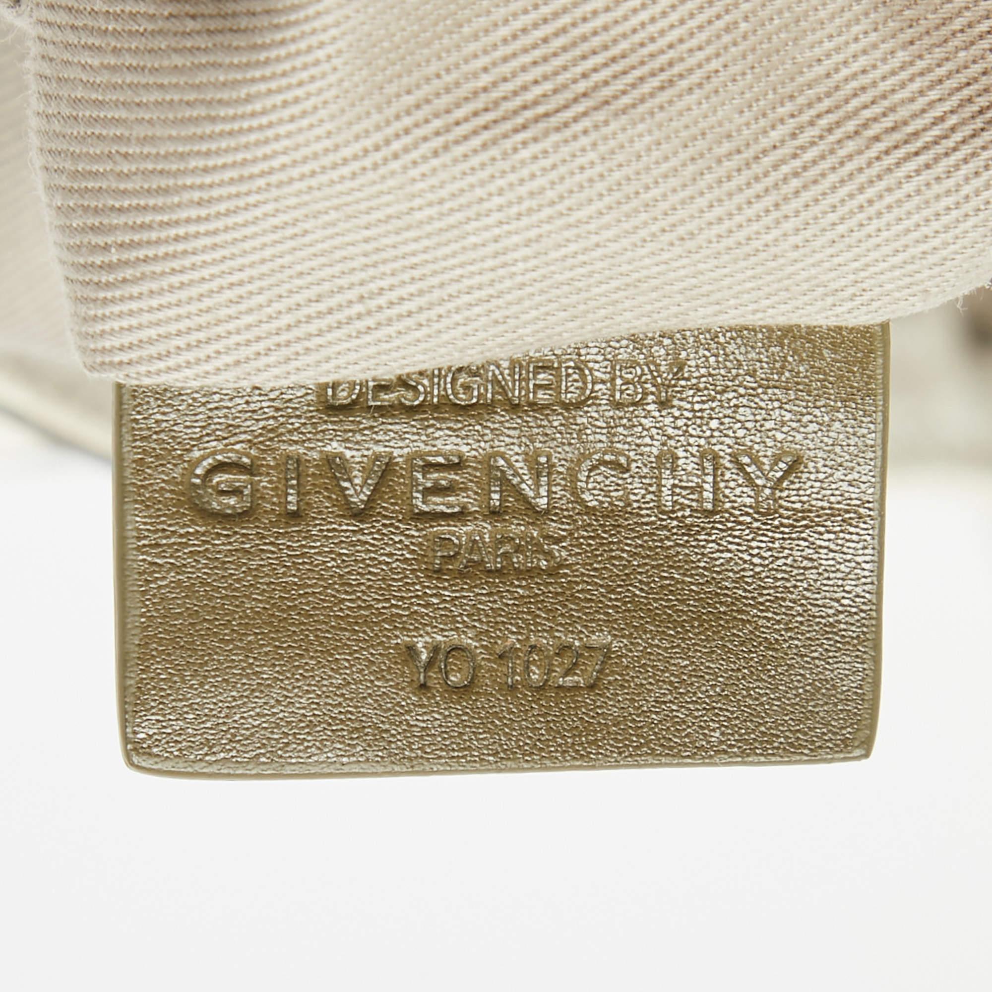 Givenchy Weiße/Olivgrüne Signature-Handtasche aus Stoff und Leder mit Griff oben im Angebot 1