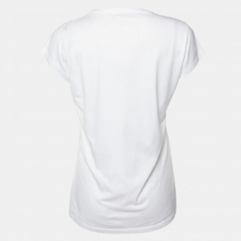 Che tu voglia uscire con gli amici o semplicemente rilassarti, questa t-shirt è un capo versatile che può essere abbinato in molti modi. È stato realizzato con un tessuto pregiato.