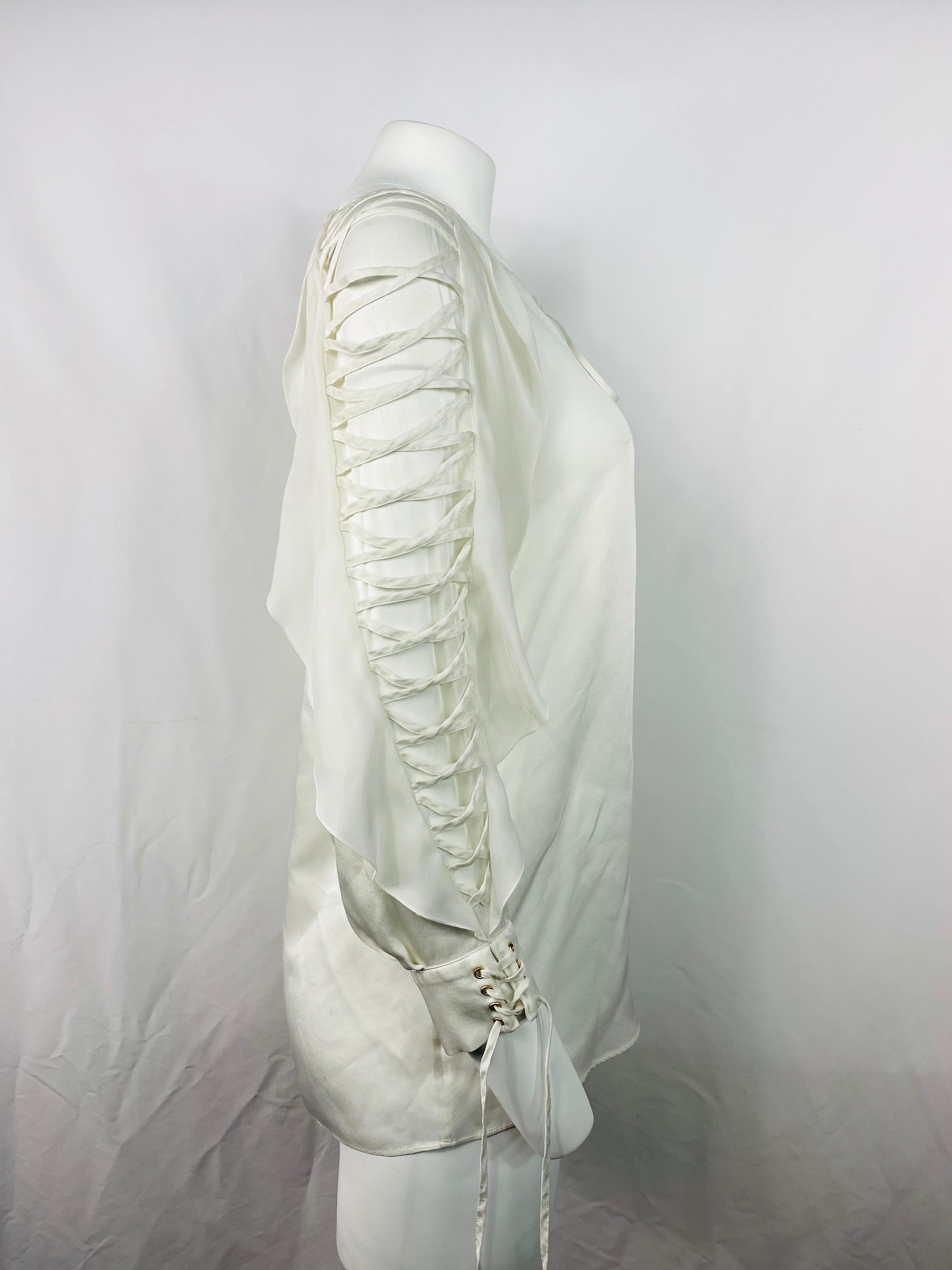 Chemisier Givenchy à manches longues en soie blanche  Bon état - En vente à Beverly Hills, CA