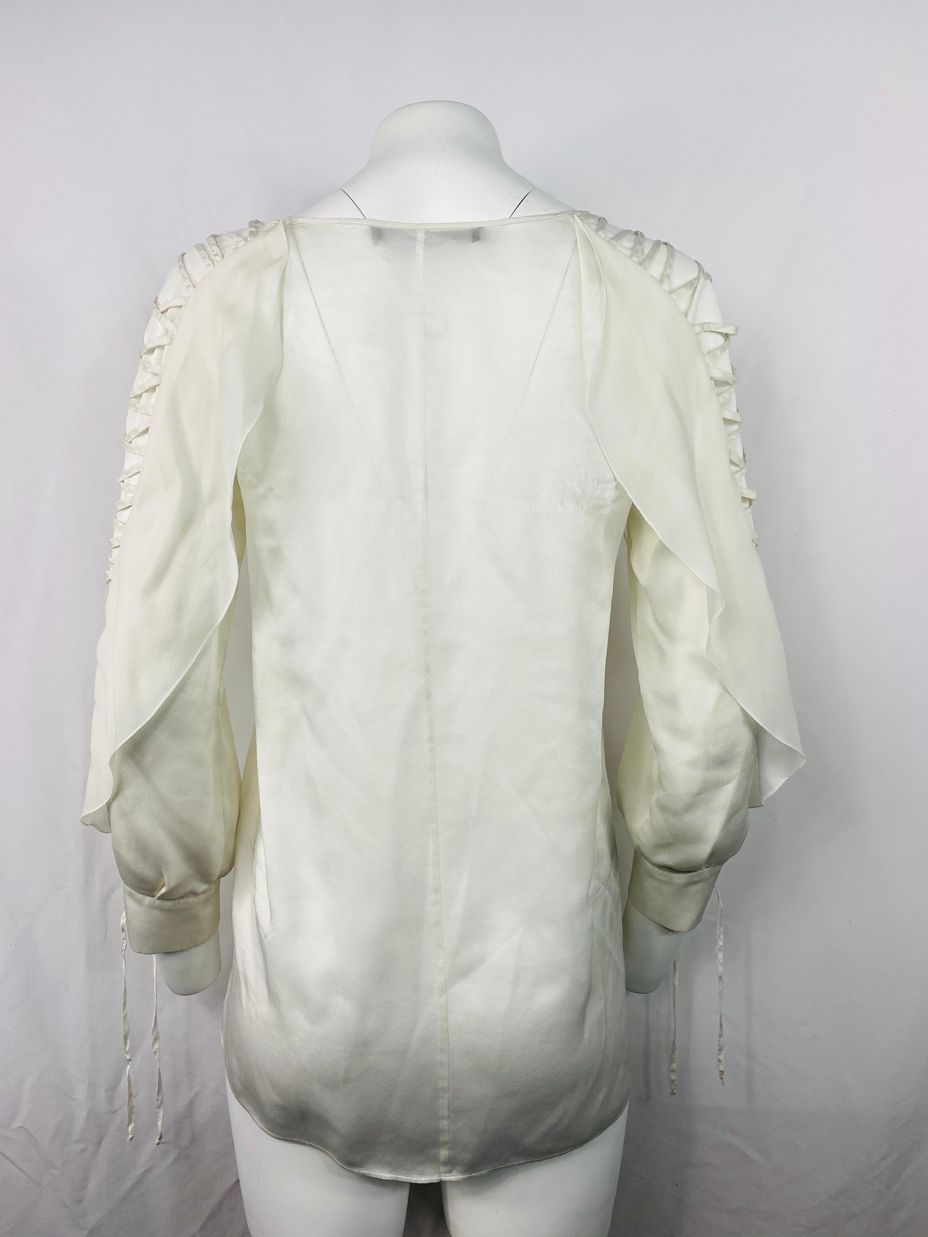 Chemisier Givenchy à manches longues en soie blanche  Unisexe en vente