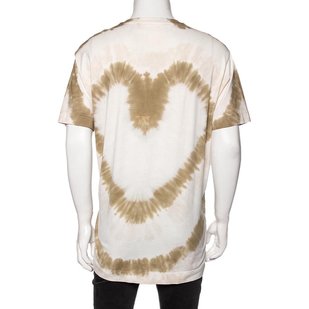 Dieses Oversize-T-Shirt von Givenchy zeigt sich im angesagten Tie-Dye-Print. Das T-Shirt in Weiß mit Rundhalsausschnitt ist aus Baumwolle gefertigt und hat kurze Ärmel. Kombinieren Sie es mit Jeans und Turnschuhen für einen bequemen und dennoch