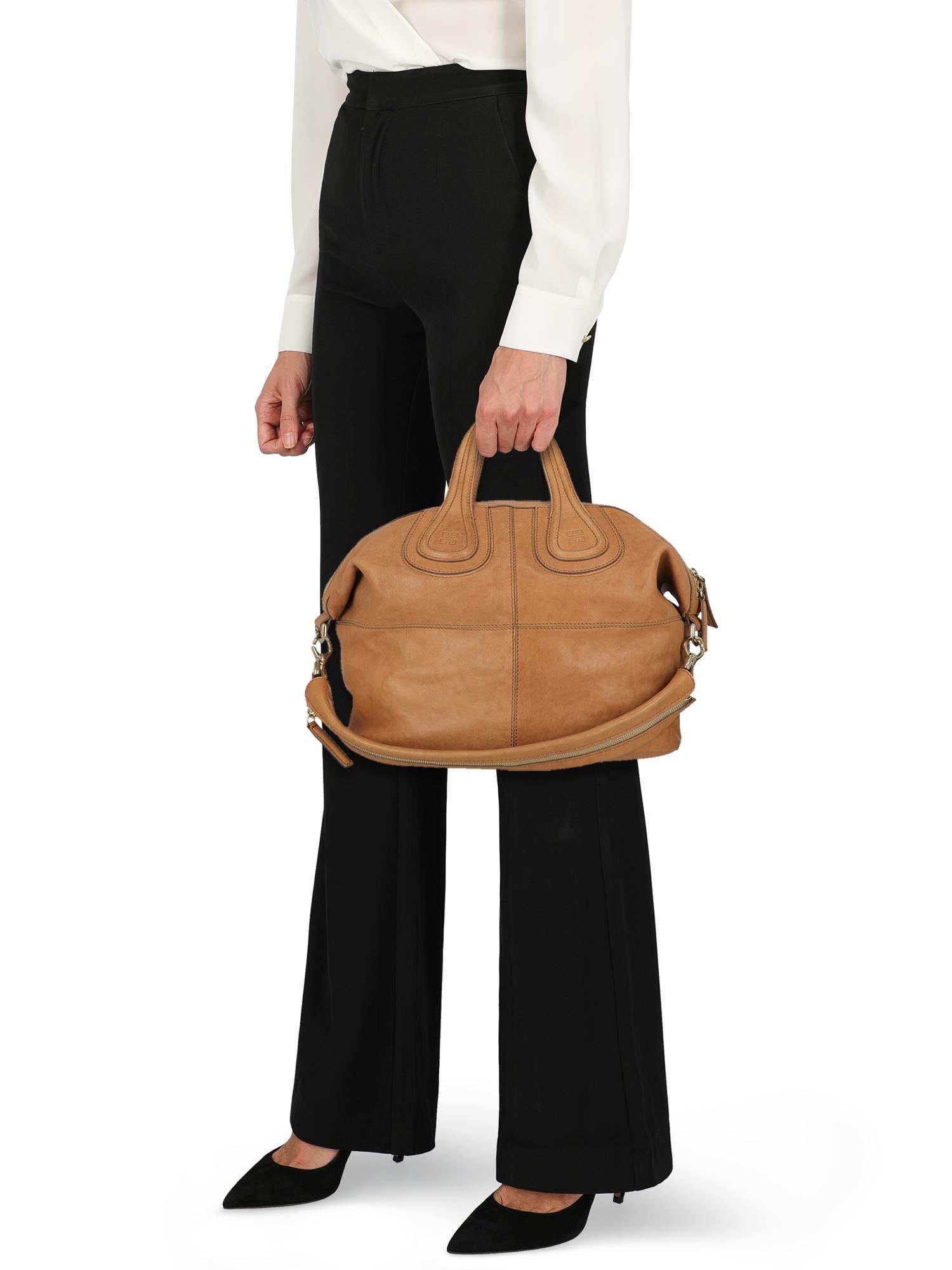 Product Description: Nightingale, leather, solid color, front logo, zipper fastening, gold-tone hardware, internal zipped pocket, double smartphone pocket, day bag

Includes:
- Dust bag

Product Condition: Good
Lining: negligible residues, slightly
