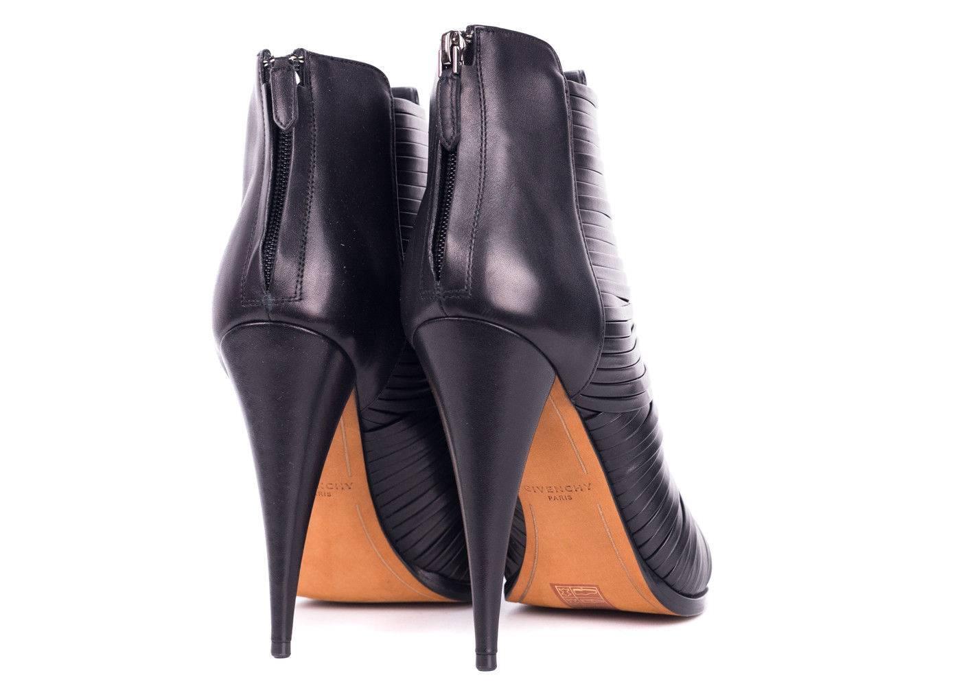 Givenchy Womens Black Leather Wrap Strap Peep Toe Booties In New Condition For Sale In Brooklyn, NY